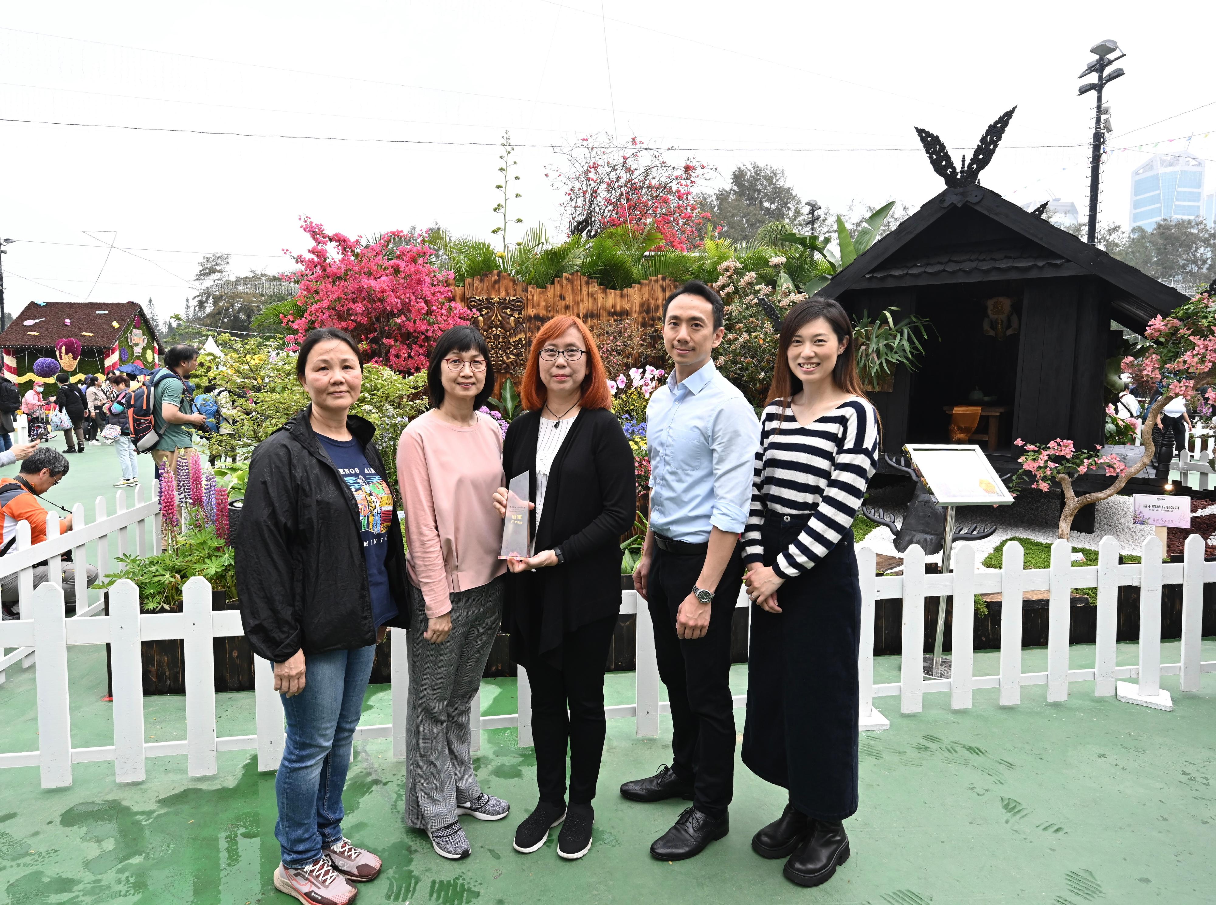 The Hong Kong Flower Show 2024, currently running at Victoria Park, is displaying the winning entries of the Leisure and Cultural Services Department (LCSD)'s Western and Oriental Style Garden Plot Competitions, in addition to beautiful floral arrangements and horticultural works. Photo shows staff of the LCSD's Kwai Tsing District Leisure Services Office in front of their winning Oriental Style Garden "Joy in Nature".

