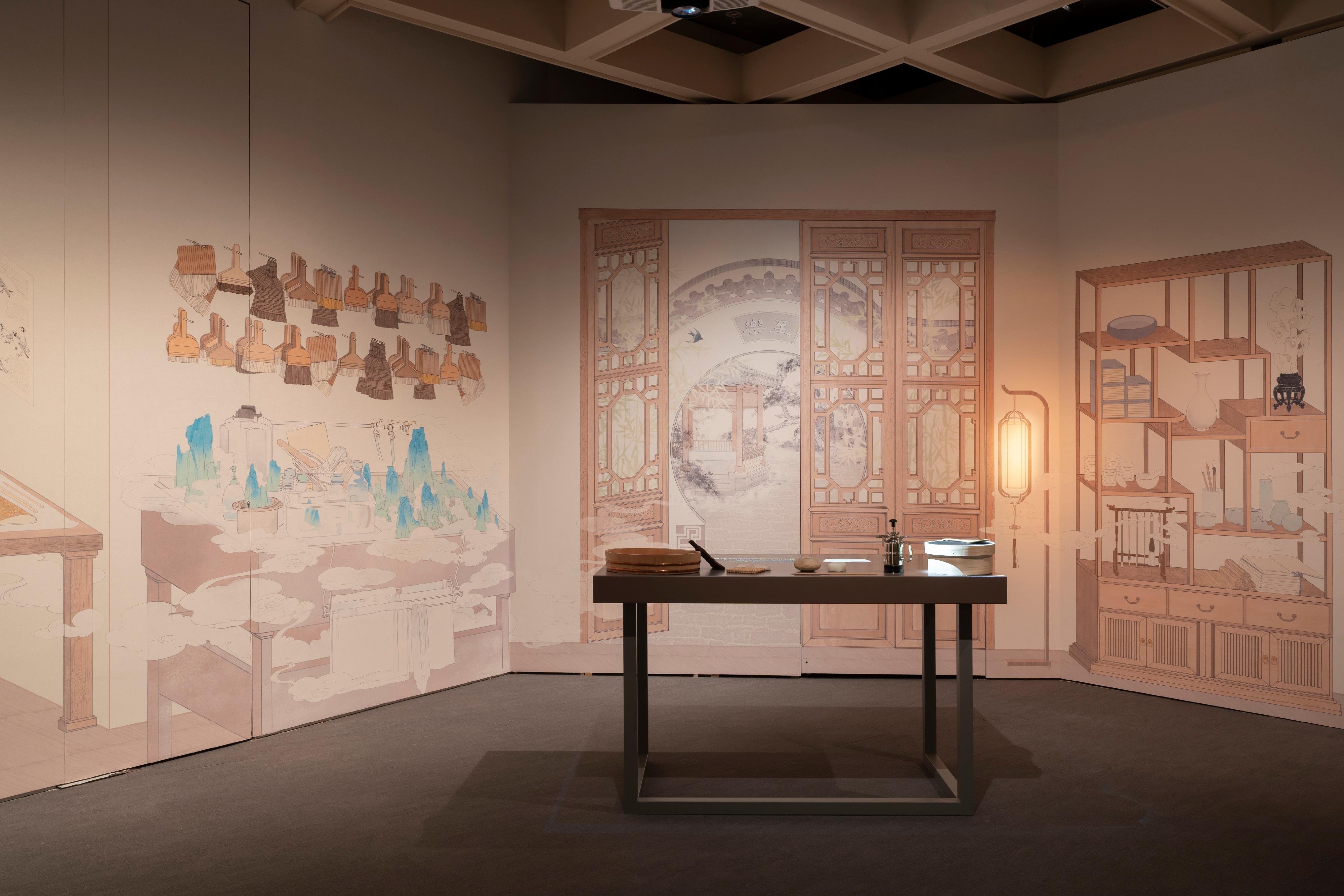 香港艺术馆举办展览「另眼相看──中国书画的装裱与保护」，透过艺术与科学的角度，分析和拆解中国书画，让市民窥探博物馆幕后的修复和保护工作。展览今日（三月二十二日）起在香港艺术馆展出。
