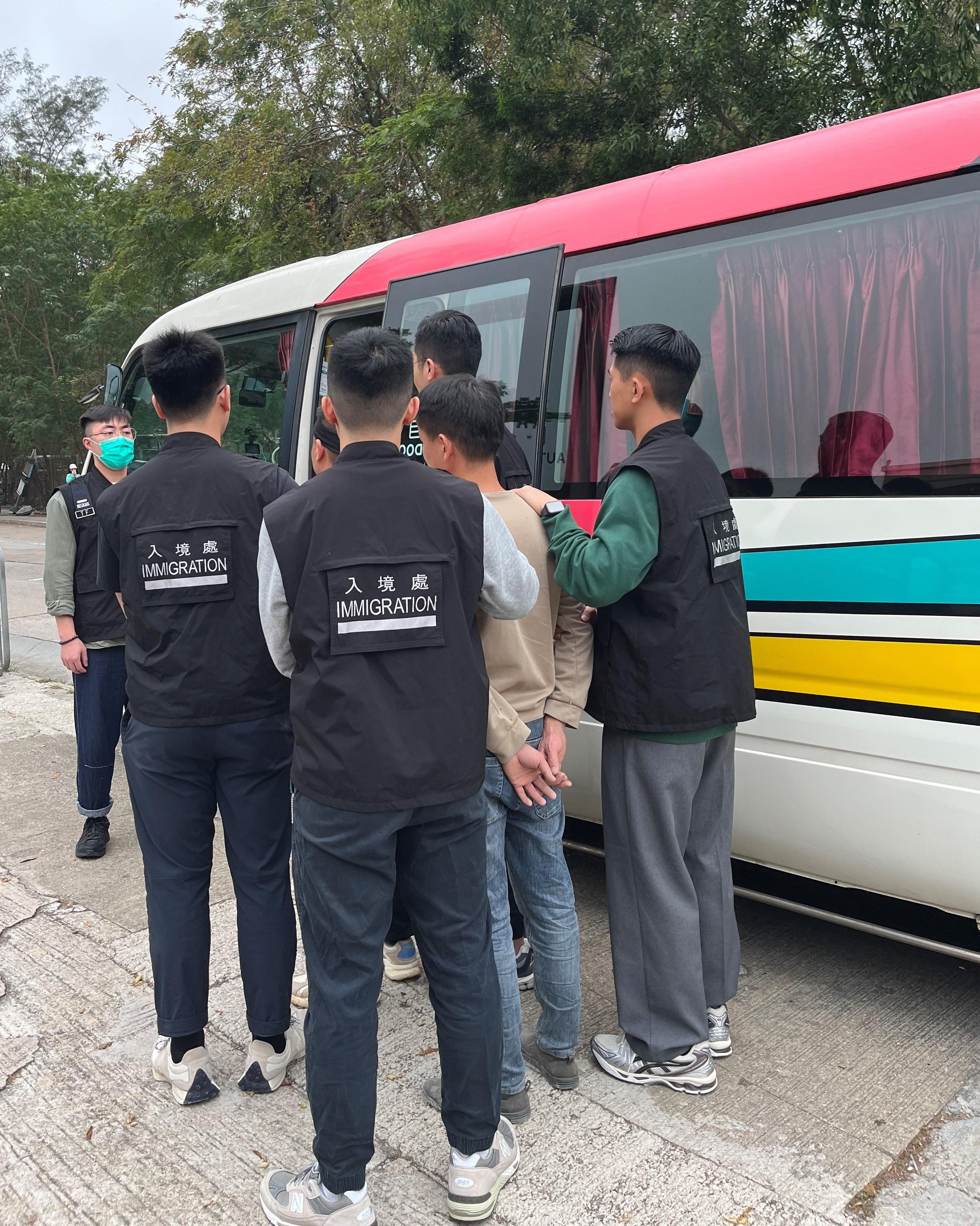 The Immigration Department mounted a series of territory-wide anti-illegal worker operations codenamed "Twilight", and joint operations with the Hong Kong Police Force codenamed "Champion" and "Windsand", for four consecutive days from March 18 to yesterday (March 21). Photo shows suspected illegal workers arrested during an operation.