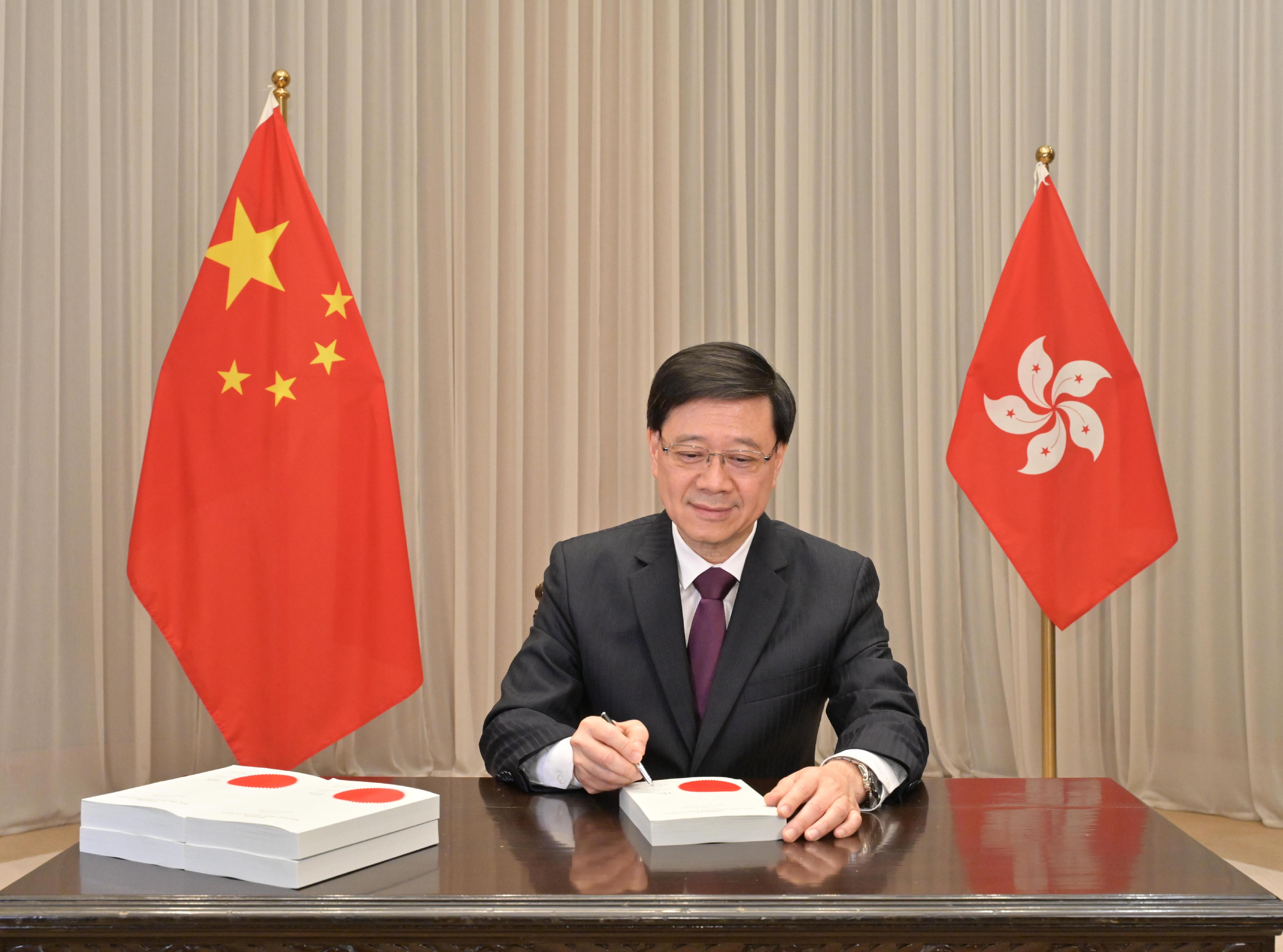 The Chief Executive, Mr John Lee, today (March 22) signed, in accordance with Article 48(3) of the Basic Law, the Safeguarding National Security Ordinance passed by the Legislative Council. The Ordinance will take effect upon gazettal tomorrow (March 23).
