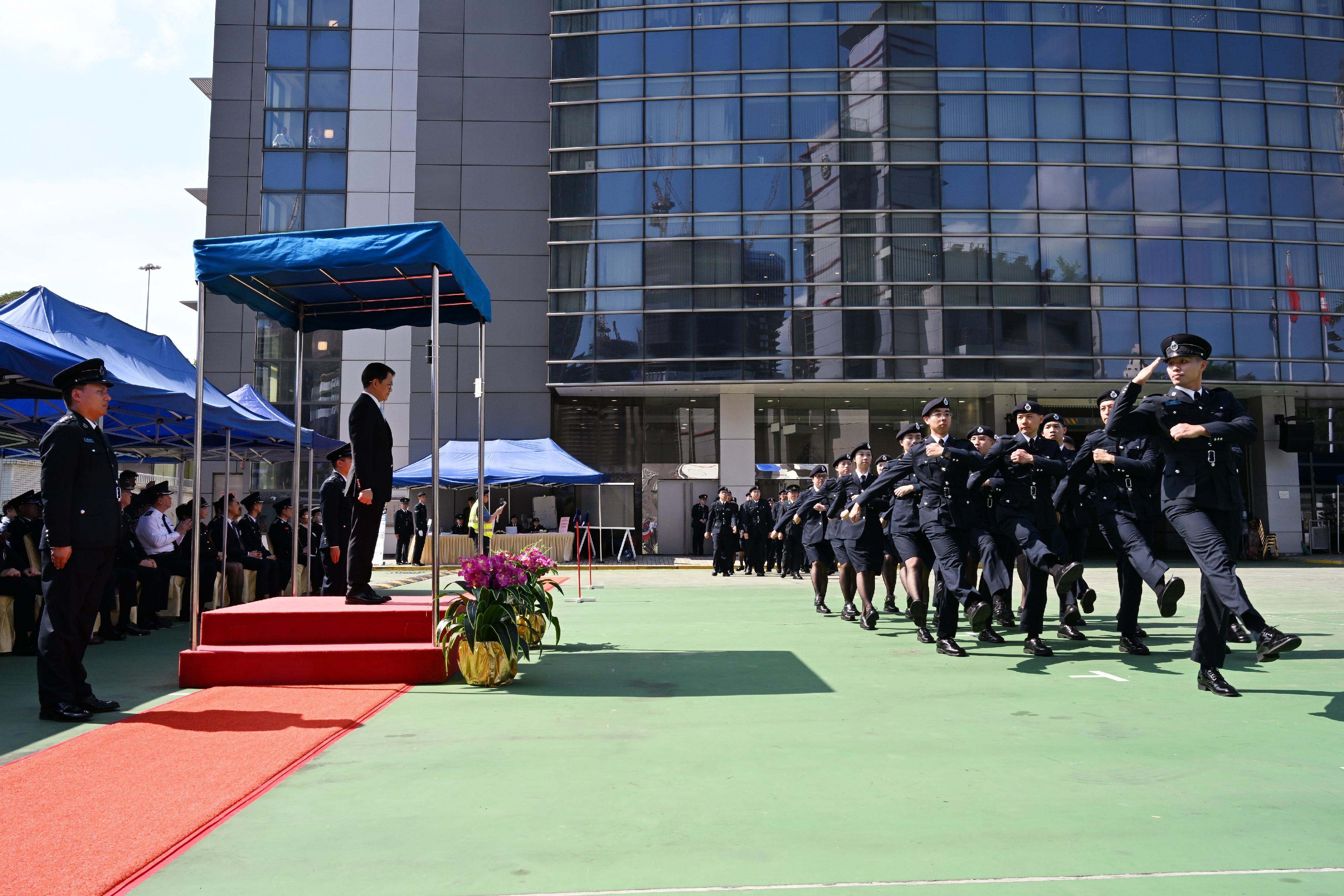 The Civil Aid Service held the 87th Recruits Passing-out Parade at its headquarters today (March 24). Photo shows the parade marching past the review stand.