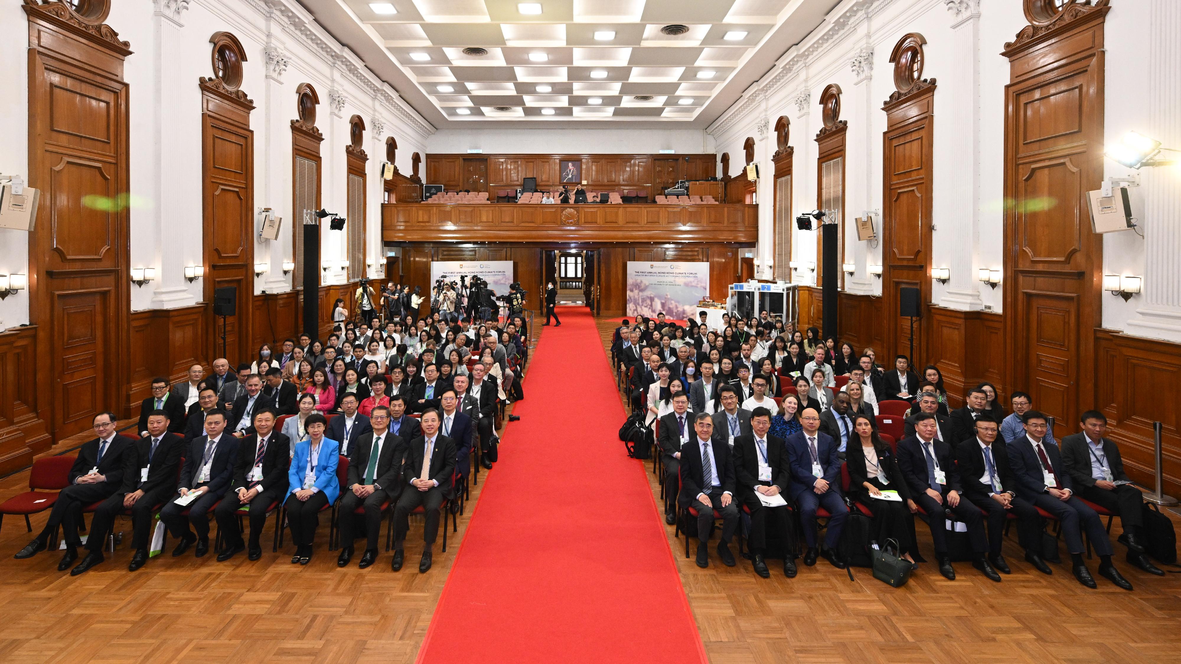 The Financial Secretary, Mr Paul Chan, attended the First Annual Hong Kong Climate Forum: Greater Bay Area Climate Action and Cooperation hosted by the University of Hong Kong (HKU) today (March 25). Photo shows Mr Chan (front row, sixth left); the President and Vice-Chancellor of the HKU, Professor Zhang Xiang (front row, seventh left); Vice-President and Pro-Vice-Chancellor (Academic Development) of the HKU Professor Gong Peng (front row, fourth left), and other guests at the forum.