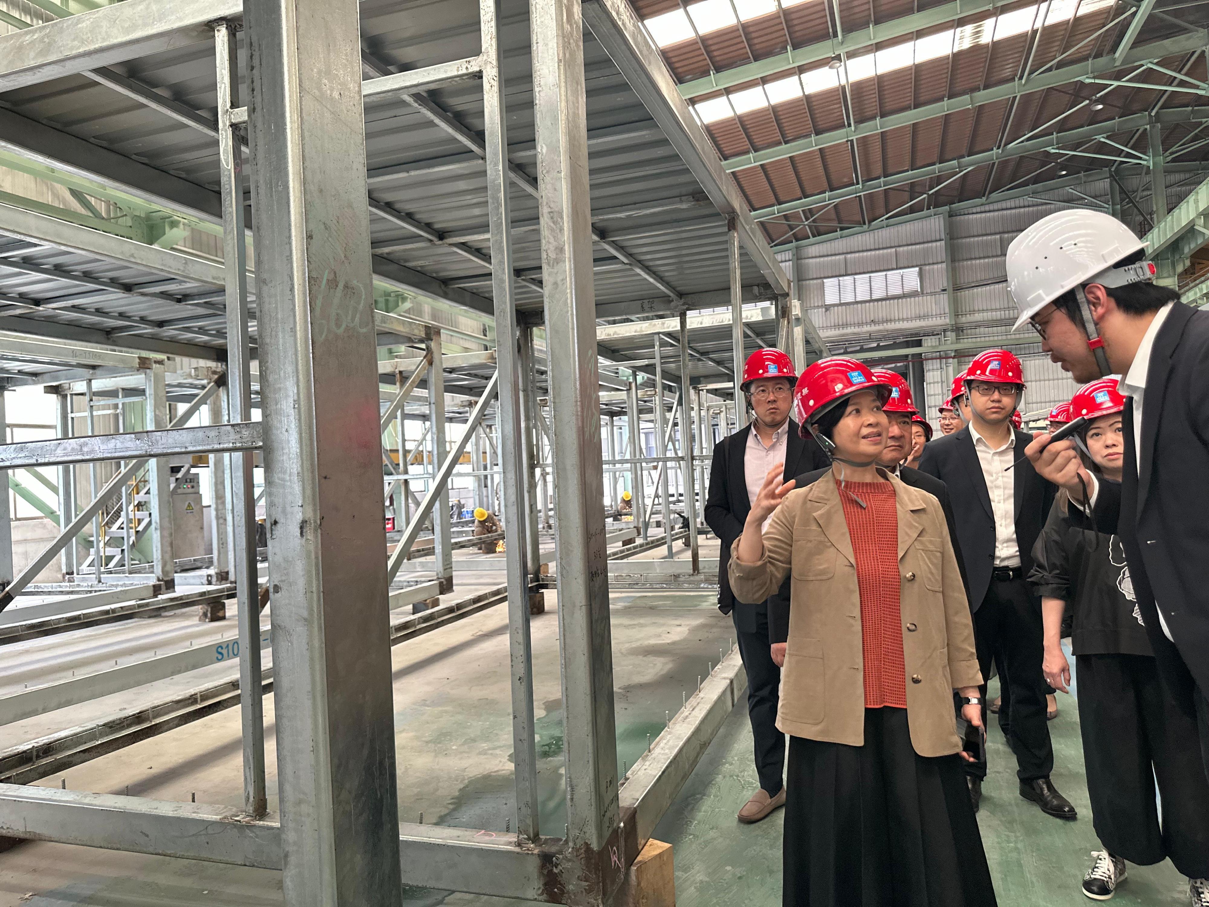 The Secretary for Housing, Ms Winnie Ho, and a delegation of representatives from the Housing Bureau and the Architectural Services Department visited Huizhou today (March 25) to inspect the production progress of Modular Integrated Construction (MiC) modules of Light Public Housing (LPH). Photo shows Ms Ho (front row, left) visiting CSCEC Science and Industry Greentech Corporation Limited to inspect the factory manufacturing LPH MiC modules.
