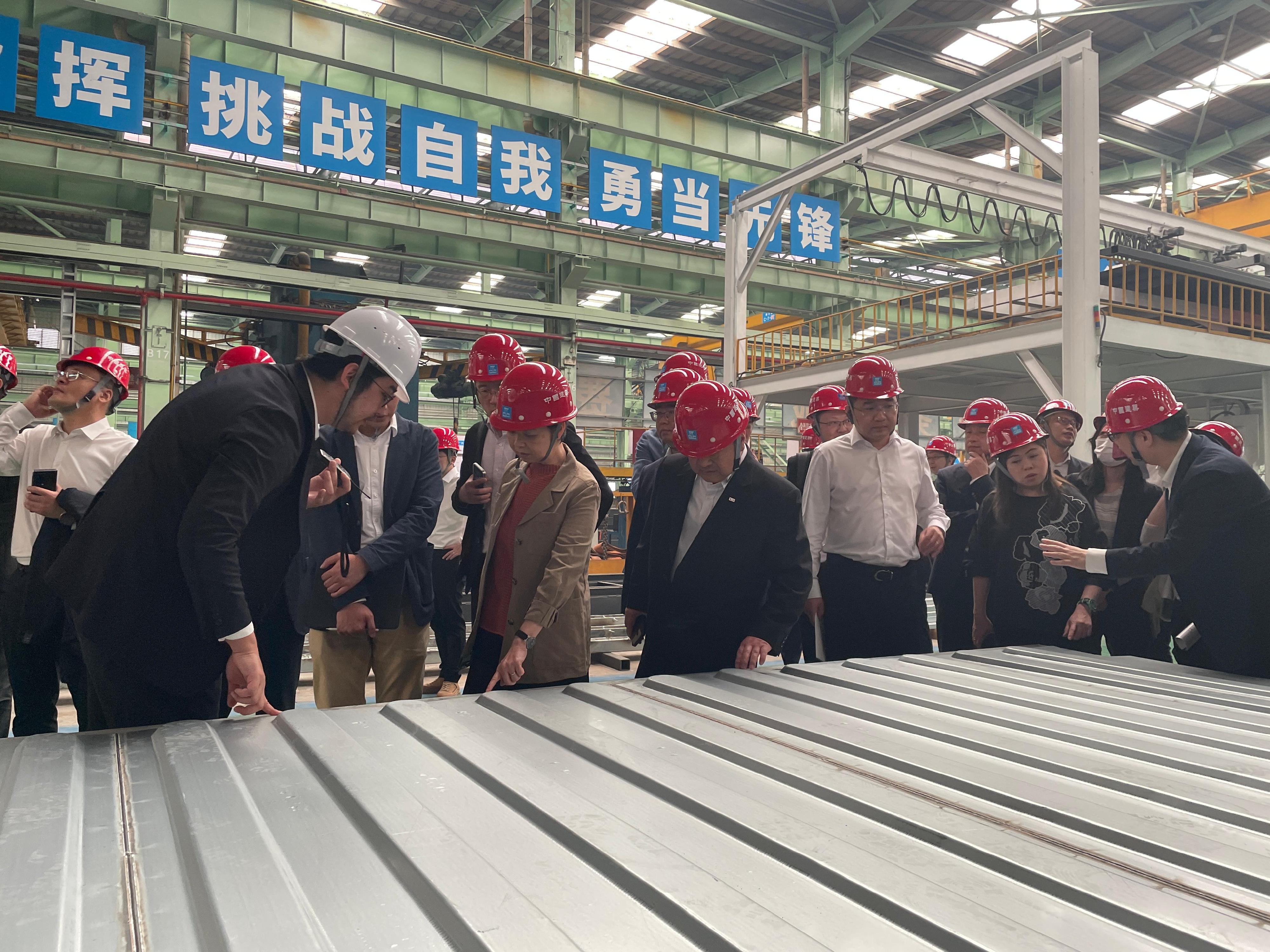 The Secretary for Housing, Ms Winnie Ho, and a delegation of representatives from the Housing Bureau and the Architectural Services Department visited Huizhou today (March 25) to inspect the production progress of Modular Integrated Construction (MiC) modules of Light Public Housing (LPH). Photo shows Ms Ho (front row, second left) visiting CSCEC Science and Industry Greentech Corporation Limited to inspect the factory manufacturing LPH MiC modules.