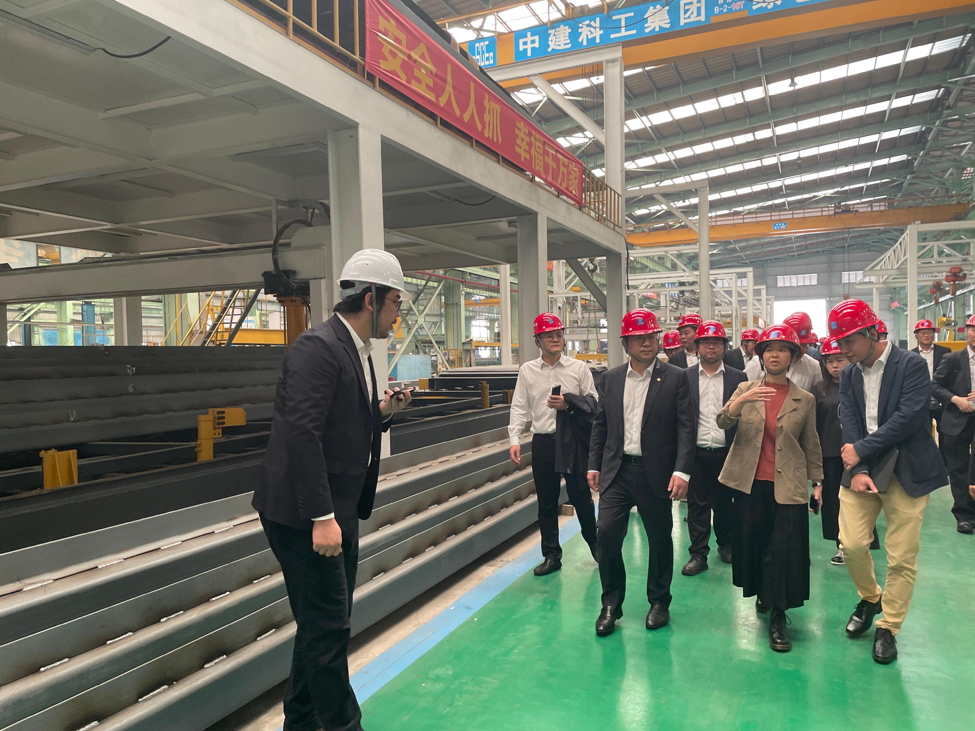 The Secretary for Housing, Ms Winnie Ho, and a delegation of representatives from the Housing Bureau and the Architectural Services Department visited Huizhou today (March 25) to inspect the production progress of Modular Integrated Construction (MiC) modules of Light Public Housing (LPH). Photo shows Ms Ho (front row, second right) visiting CSCEC Science and Industry Greentech Corporation Limited to inspect the factory manufacturing LPH MiC modules.