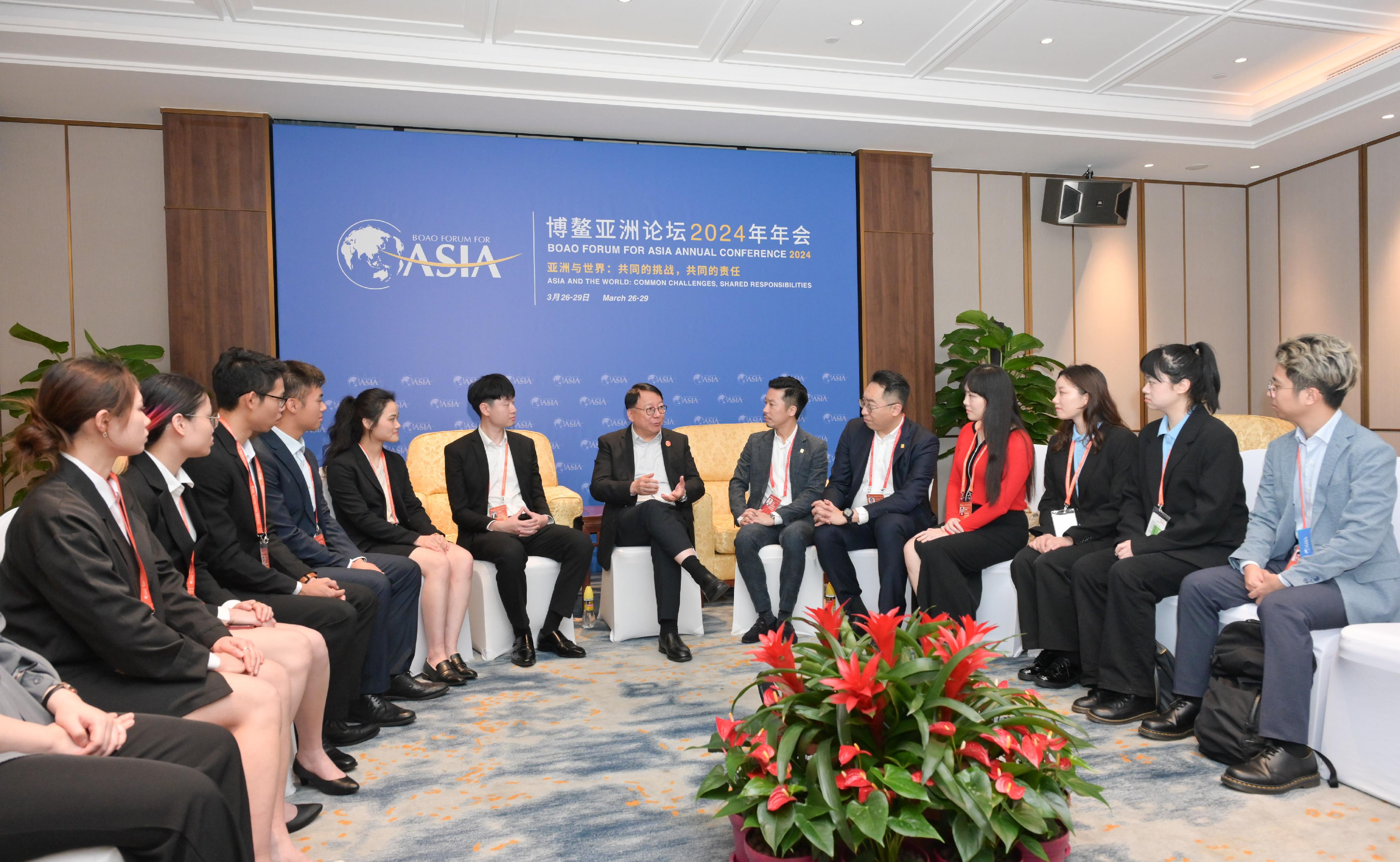 The Chief Secretary for Administration, Mr Chan Kwok-ki, met with the Hong Kong youth serving as volunteers at the Boao Forum for Asia Annual Conference 2024 in Hainan today (March 27). Photo shows Mr Chan (centre) interacting with the Chairman of the Y. Elites Association, Mr Lawrence Lam (sixth right); the Executive Deputy Chairman of the Y. Elites Association, Mr Jason Wong (fifth right) and the Hong Kong youth volunteers, to understand their work and views.
