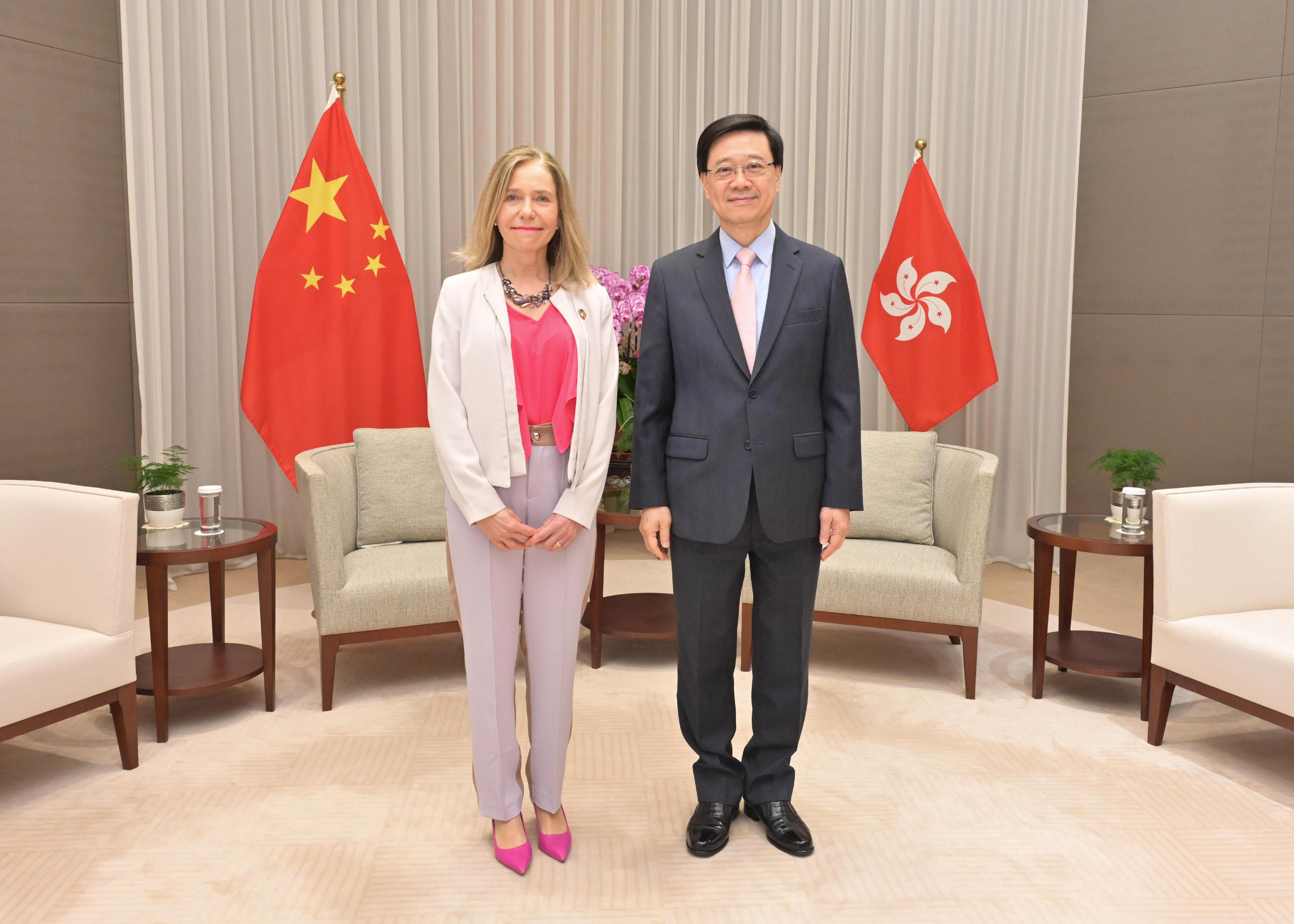 The Chief Executive, Mr John Lee (right), meets the Secretary-General of the World Meteorological Organization, Professor Celeste Saulo (left), today (March 28).