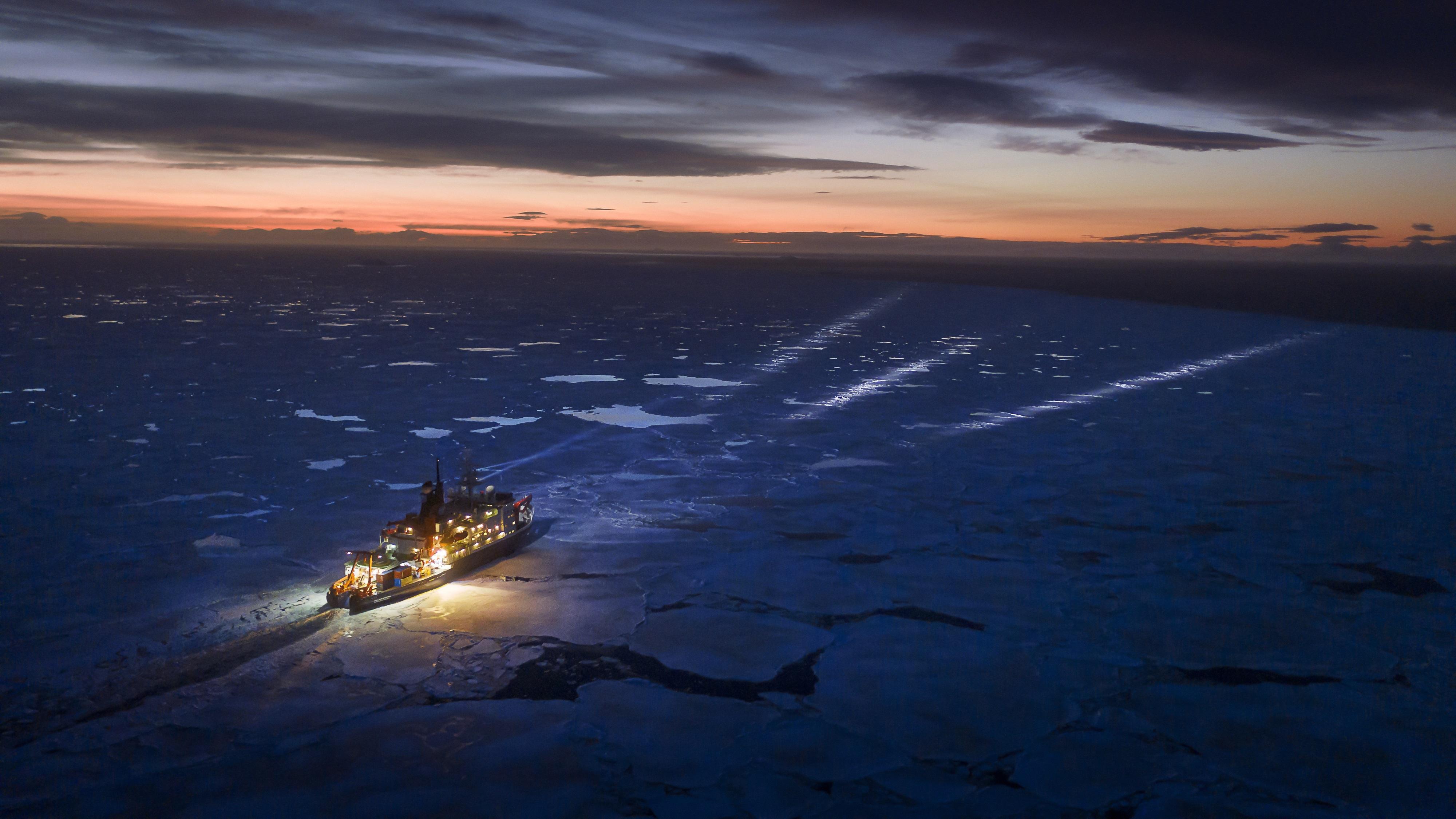 南極洲長達數個月，太陽不會在地平線升起的冬季。（圖片來源︰BBC Earth）