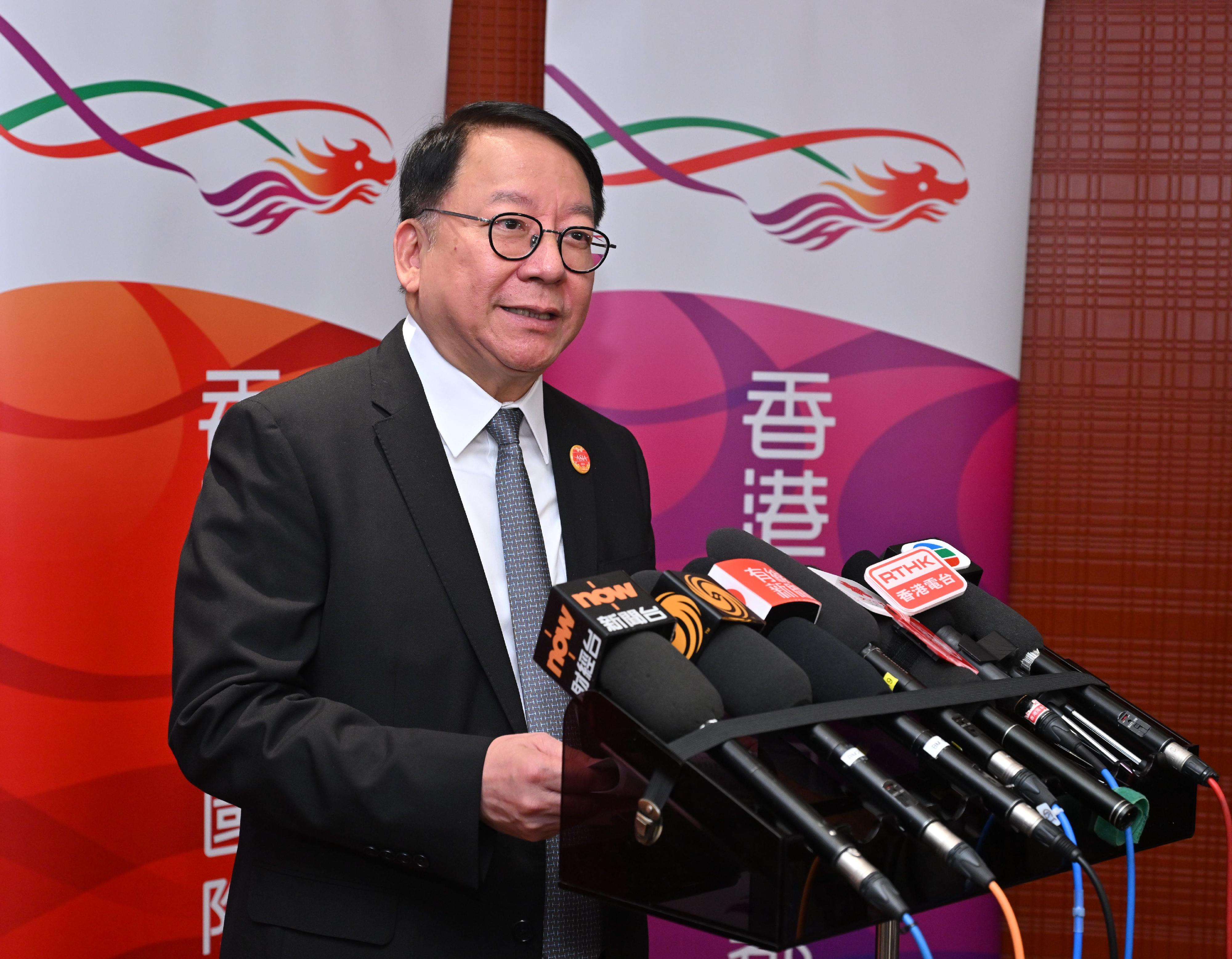 The Chief Secretary for Administration, Mr Chan Kwok-ki, meets the media in Hainan today (March 28).