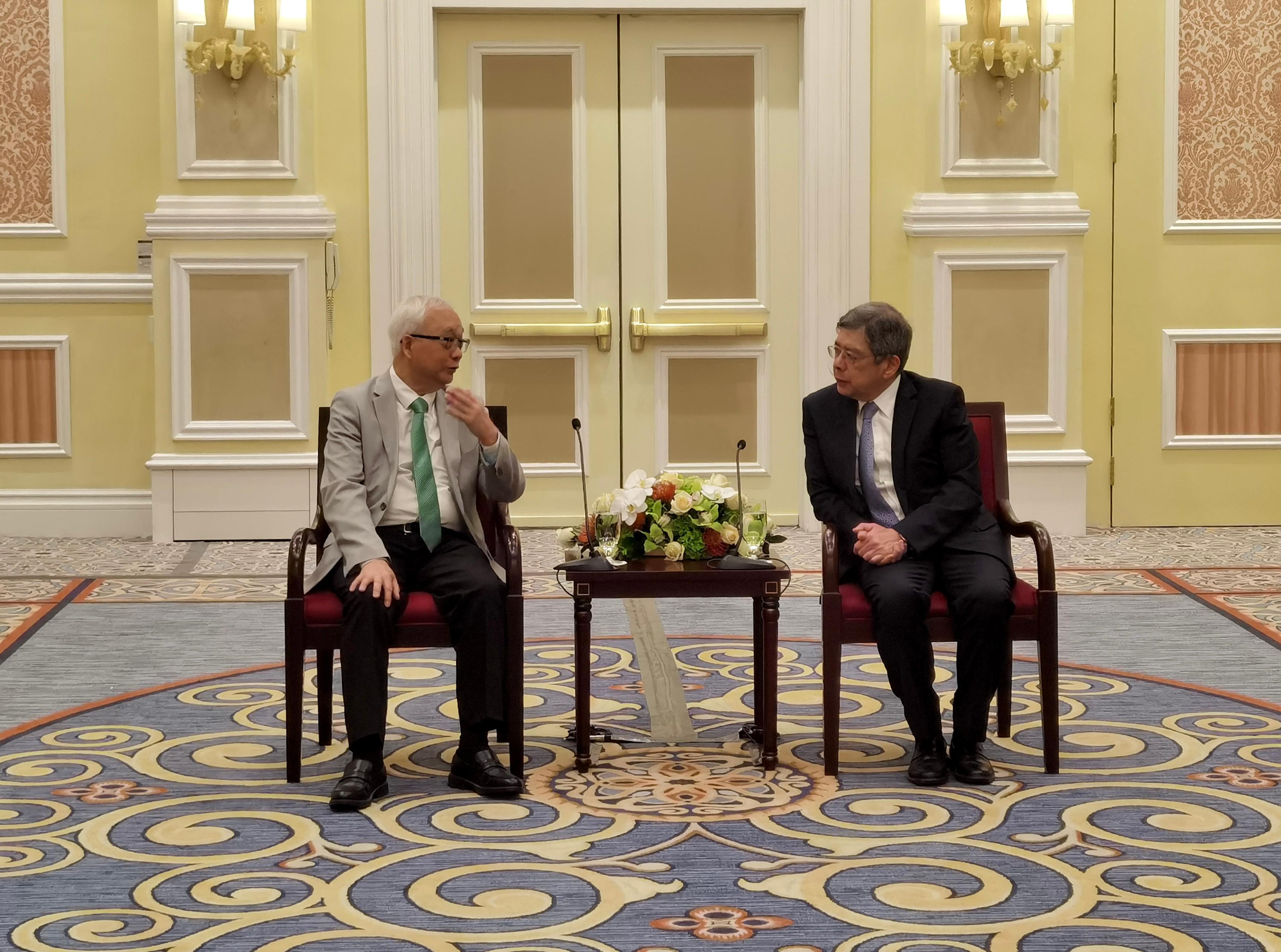 The Secretary for Environment and Ecology, Mr Tse Chin-wan, today (March 28) led a delegation to attend the 2024 Macao International Environmental Co-operation Forum & Exhibition in Macao. Photo shows Mr Tse (left) paying a call on the Secretary for Transport and Public Works of the Macao Special Administrative Region, Mr Raimundo Arrais do Rosário (right), to exchange views on various environmental subjects and collaboration opportunities.