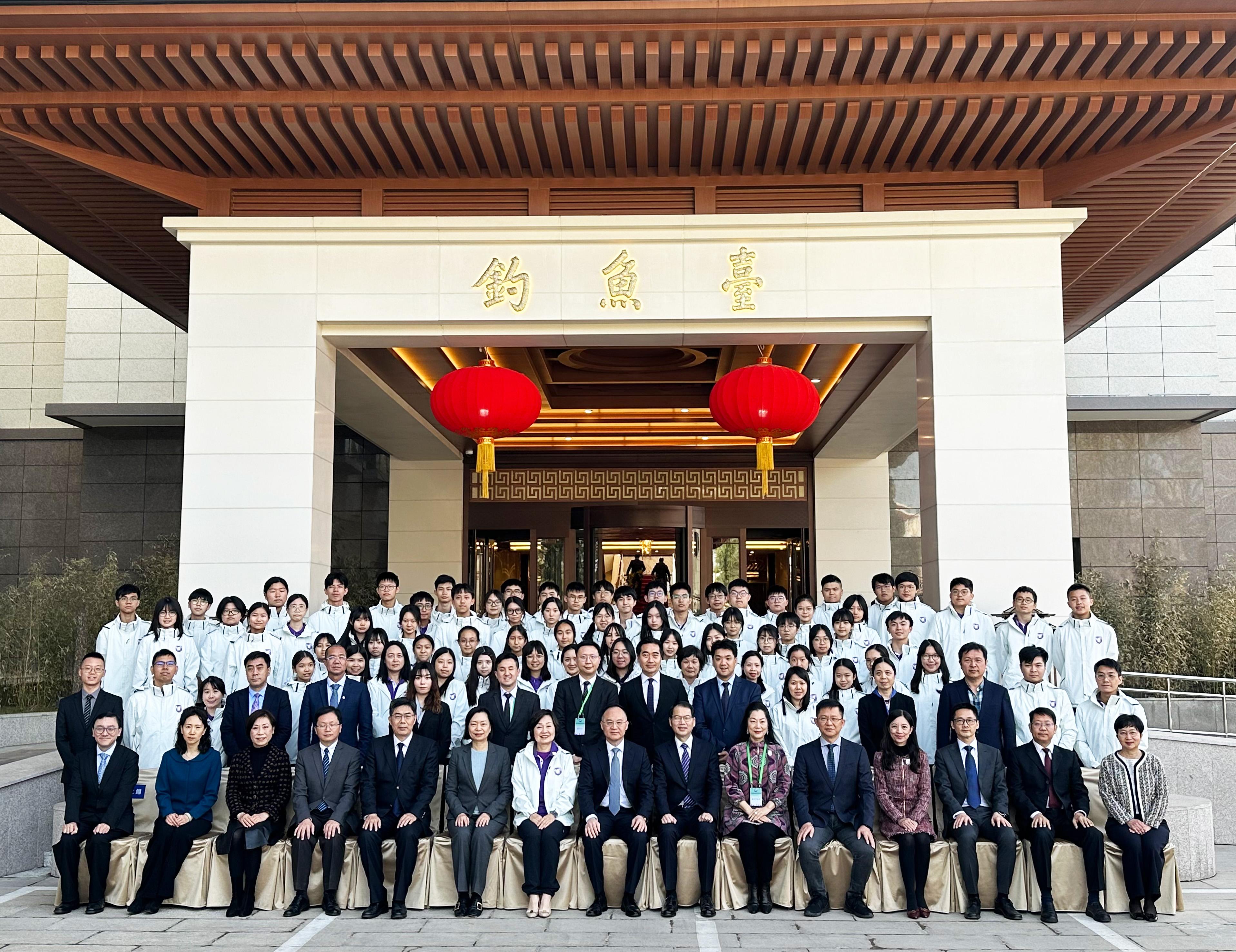 The Secretary for Education, Dr Choi Yuk-lin, attended the opening ceremony of the National Security Education Study Tour in Beijing today (March 29). Photo shows the Deputy Director of the Hong Kong and Macao Work Office of the Communist Party of China Central Committee, Mr Nong Rong (front row, centre); Dr Choi (front row, seventh left); the Secretary General of the Committee for Safeguarding National Security of the Hong Kong Special Administrative Region, Mr Sonny Au (front row, seventh right), and members of the study tour.