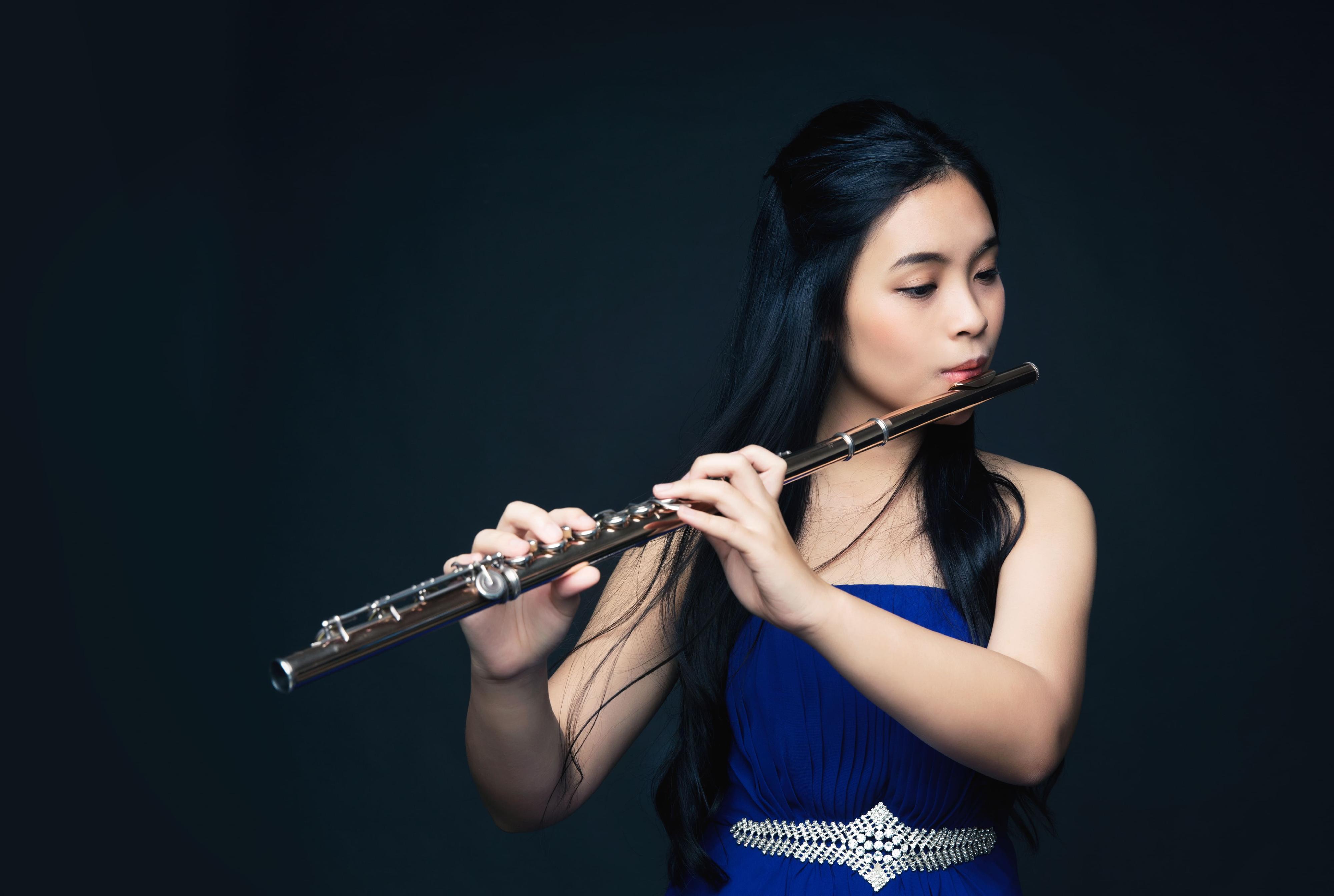 The Leisure and Cultural Services Department's "Hong Kong Artists" Series will present the Duo Recital by Alice Hui (Flute) and Tommy Liu (Bassoon) in May. Photo shows flautist Hui.