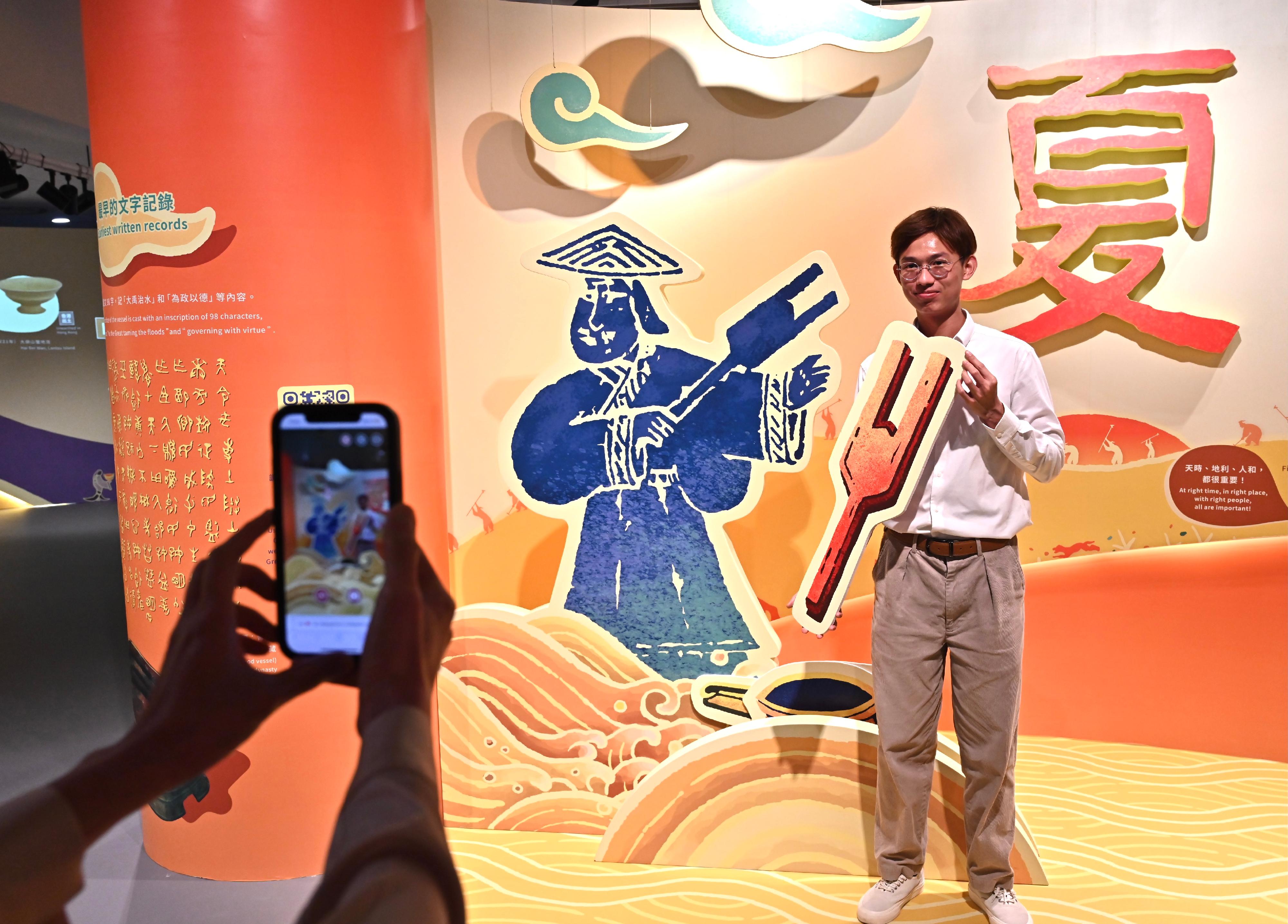 香港歷史博物館的「香港賽馬會呈獻系列：天地之中—河南夏商周三代文明展」，明日（四月三日）起開放給予公眾參觀。圖示教育互動區，透過趣味展示、互動遊戲及動畫，讓參觀者認識和了解璀璨的三代文明及其與現今生活的關連。
