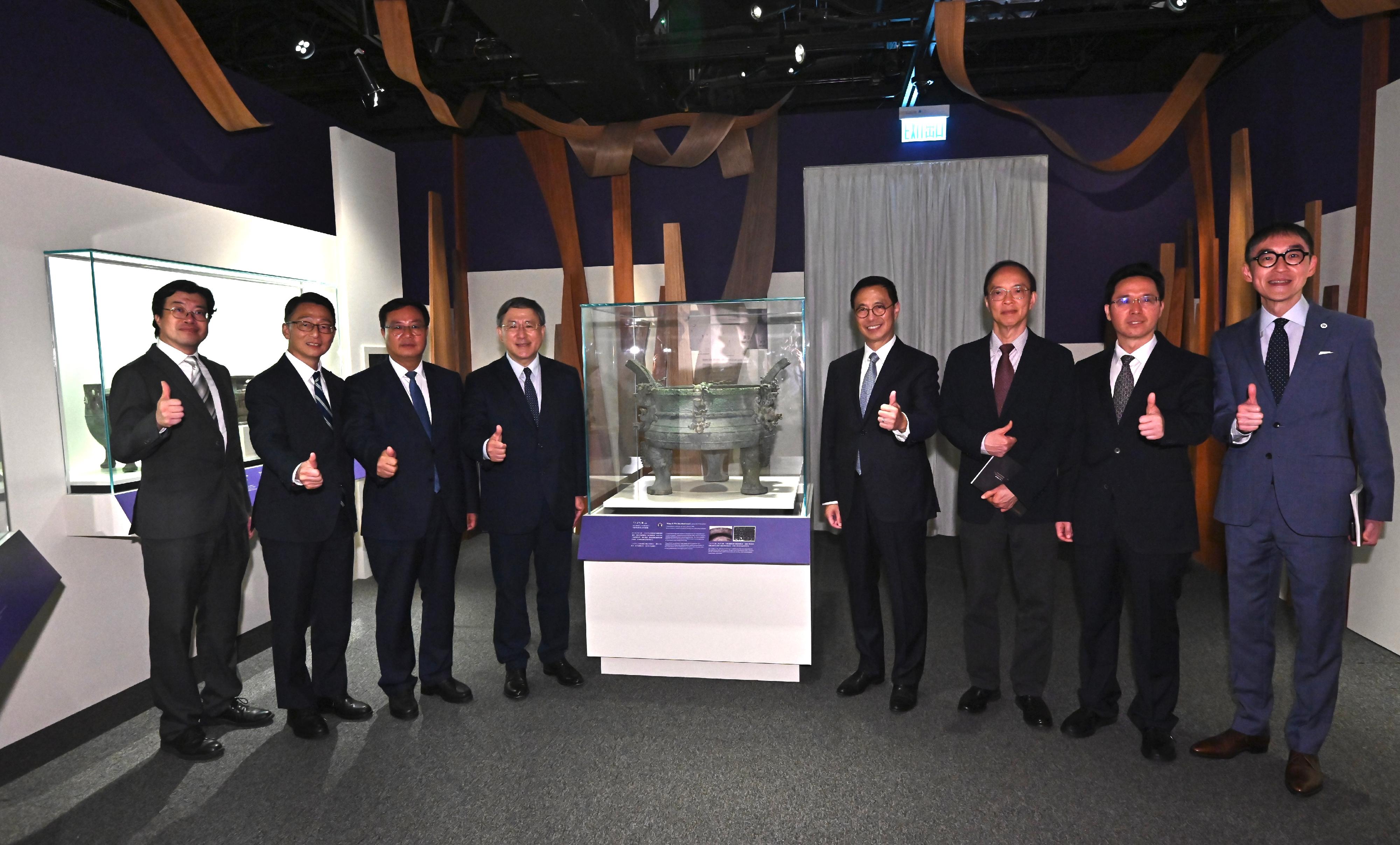 The Deputy Chief Secretary for Administration, Mr Cheuk Wing-hing, attended the opening ceremony of "The Hong Kong Jockey Club Series: The Ancient Civilisation of the Xia, Shang and Zhou Dynasties in Henan Province" today (April 2). Photo shows (from left) the Museum Director of the Hong Kong Museum of History, Mr Ng Chi-wo; the Director of Leisure and Cultural Services, Mr Vincent Liu; the Director-General of the Culture and Tourism Department of Henan Province, Mr Huang Dongsheng; Mr Cheuk; the Secretary for Culture, Sports and Tourism, Mr Kevin Yeung; the Chairman of the Legislative Council Panel on Home Affairs, Culture and Sports, Mr Ma Fung-kwok; the Director of the Henan Provincial Administration of Cultural Heritage, Dr Ren Wei; and the Chairman of Museum Advisory Committee, Professor Douglas So, touring the exhibition.