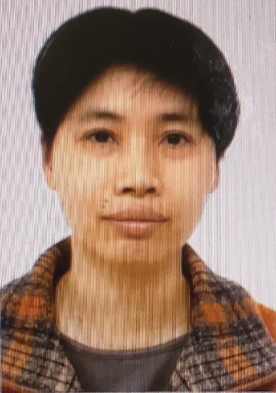 Ho Siu-lun, aged 47, is about 1.6 metres tall, 61 kilograms in weight and of medium build. She has a round face with yellow complexion and short black hair. She was last seen wearing a green short-sleeved T-shirt, red trousers, black shoes and carrying a black sling bag.
