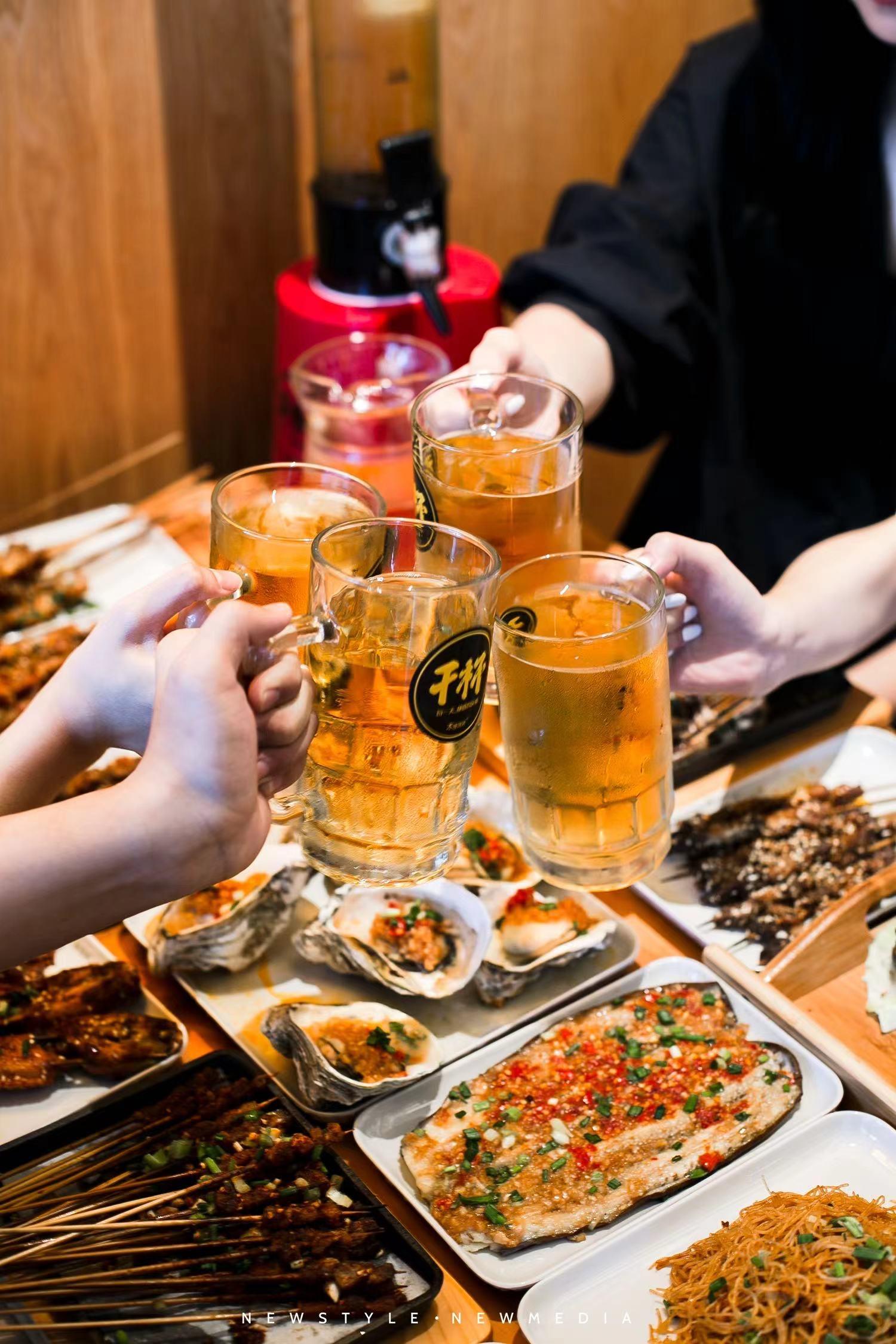 Invest Hong Kong announced today (April 9) that its client, Mainland barbecue chain Muwu BBQ, will officially open its debut store in Mongkok next Monday (April 15) and is planning to open a second one in Western district next month, as part of a global expansion. Photo shows samples of Muwu BBQ's barbecue, skewers and craft beer. 


