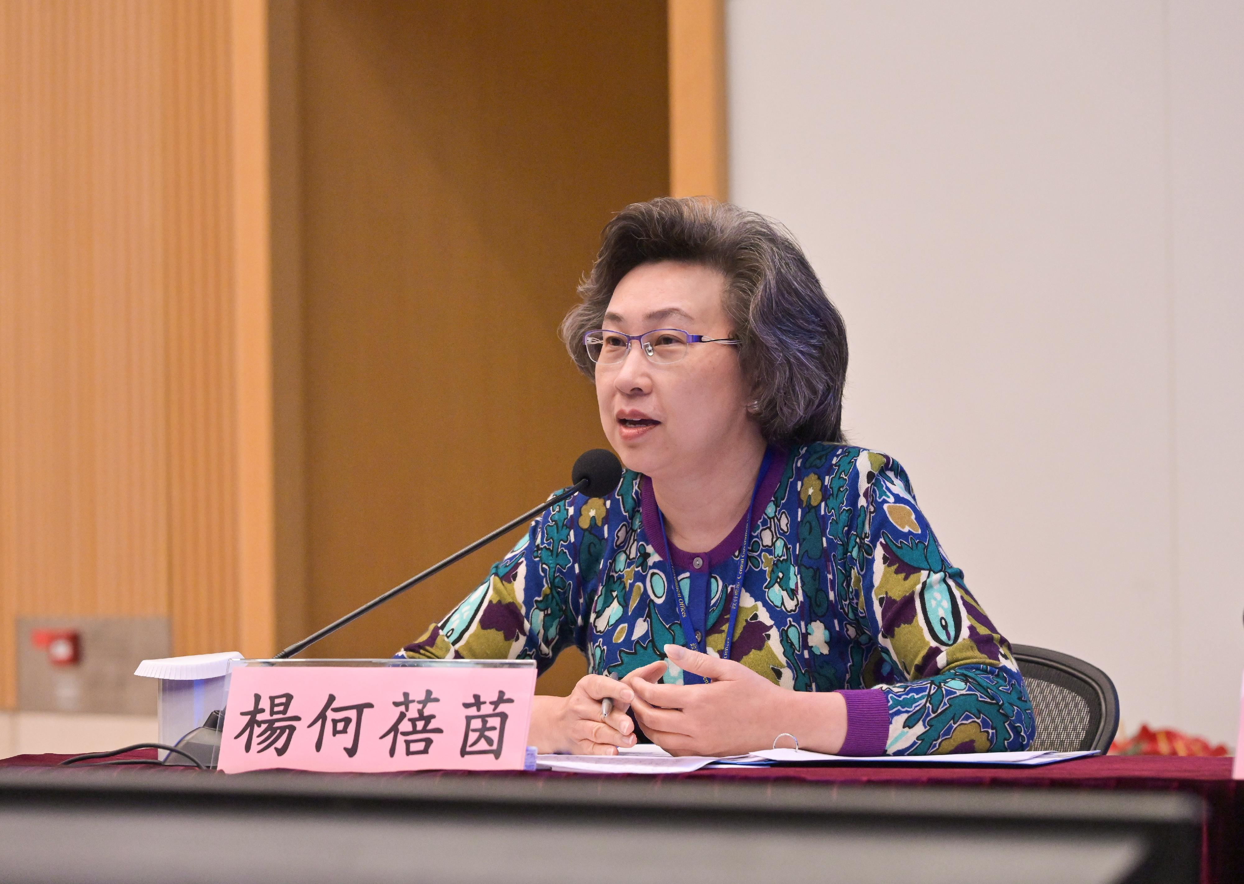 The Hong Kong Special Administrative Region Government today (April 9) held a seminar on learning the spirit of the "two sessions" at the Central Government Offices. Photo shows the Secretary for the Civil Service, Mrs Ingrid Yeung, sharing her views.