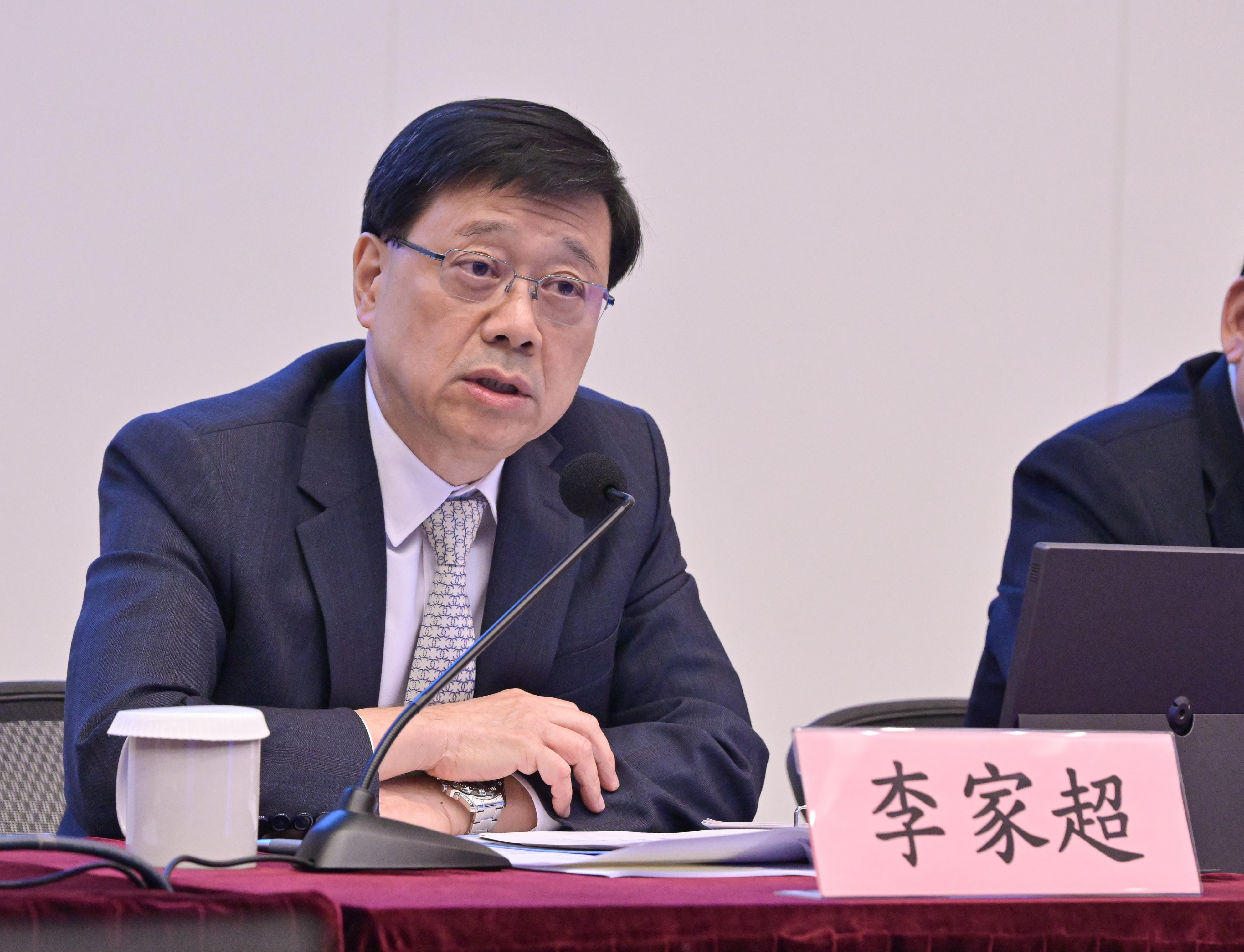 The Hong Kong Special Administrative Region Government today (April 9) held a seminar on learning the spirit of the "two sessions" at the Central Government Offices. Photo shows the Chief Executive, Mr John Lee, speaking at the seminar.
