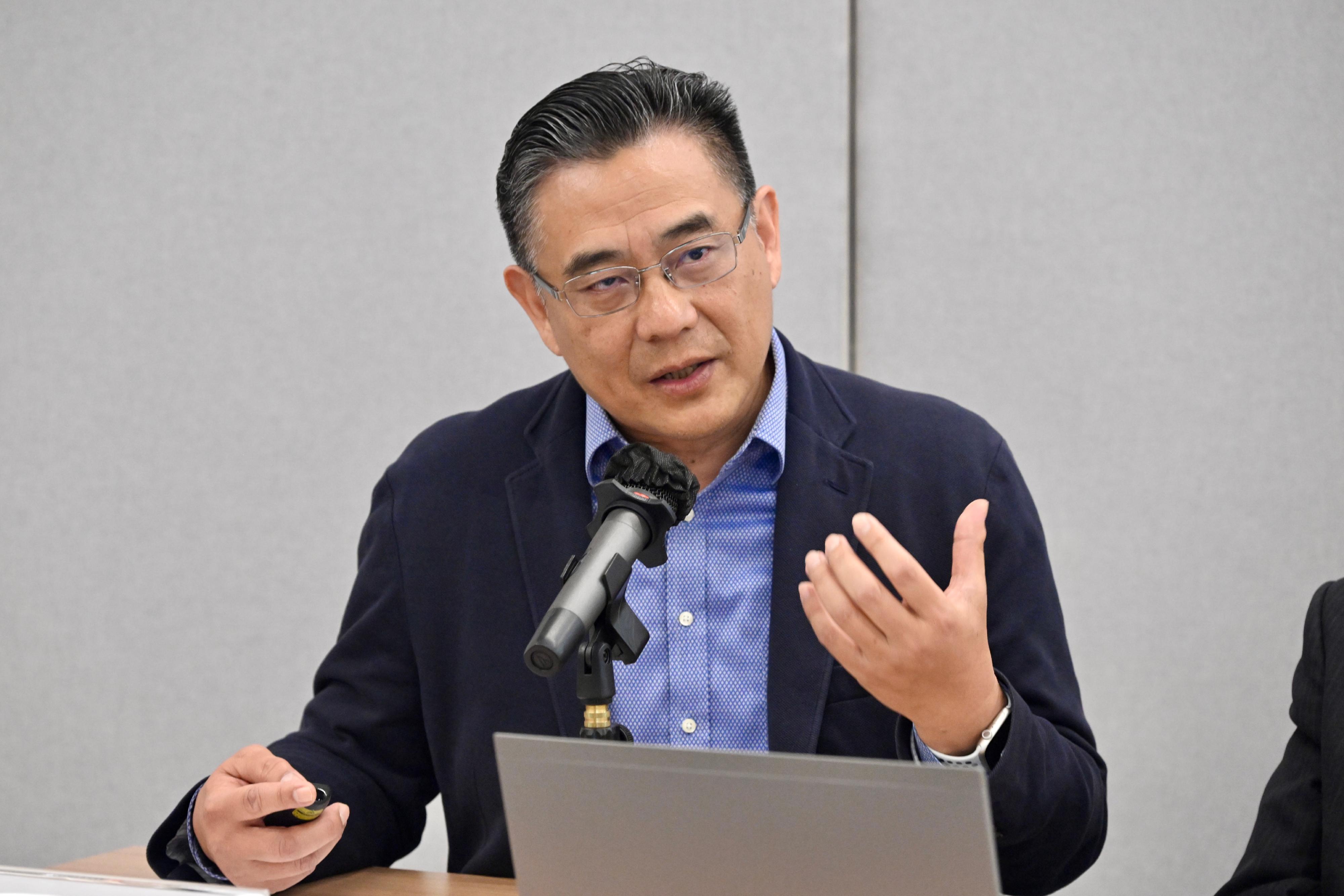 The Chief Executive's Policy Unit (CEPU) today (April 10) held a seminar to tap the insights of its Expert Group on the "two sessions" for Hong Kong. Photo shows Hong Kong Deputy to the National People's Congress, Mr Allen Yeung, sharing his takeaways in attending the "two sessions".

