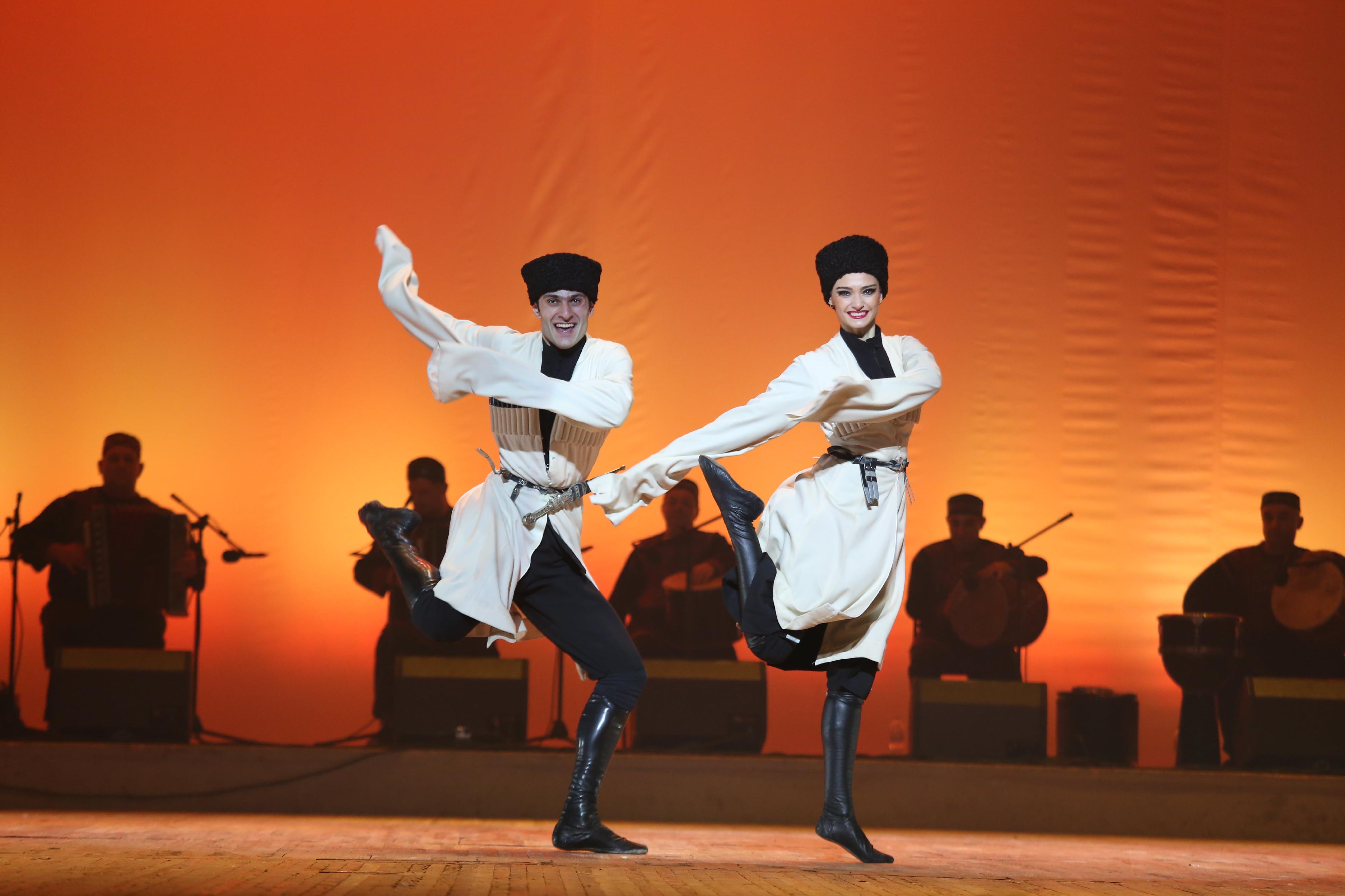 康樂及文化事務署邀得格魯吉亞國家舞蹈團於五月三十一日及六月一日在沙田大會堂演出。圖示格魯吉亞國家舞蹈團過往演出劇照。