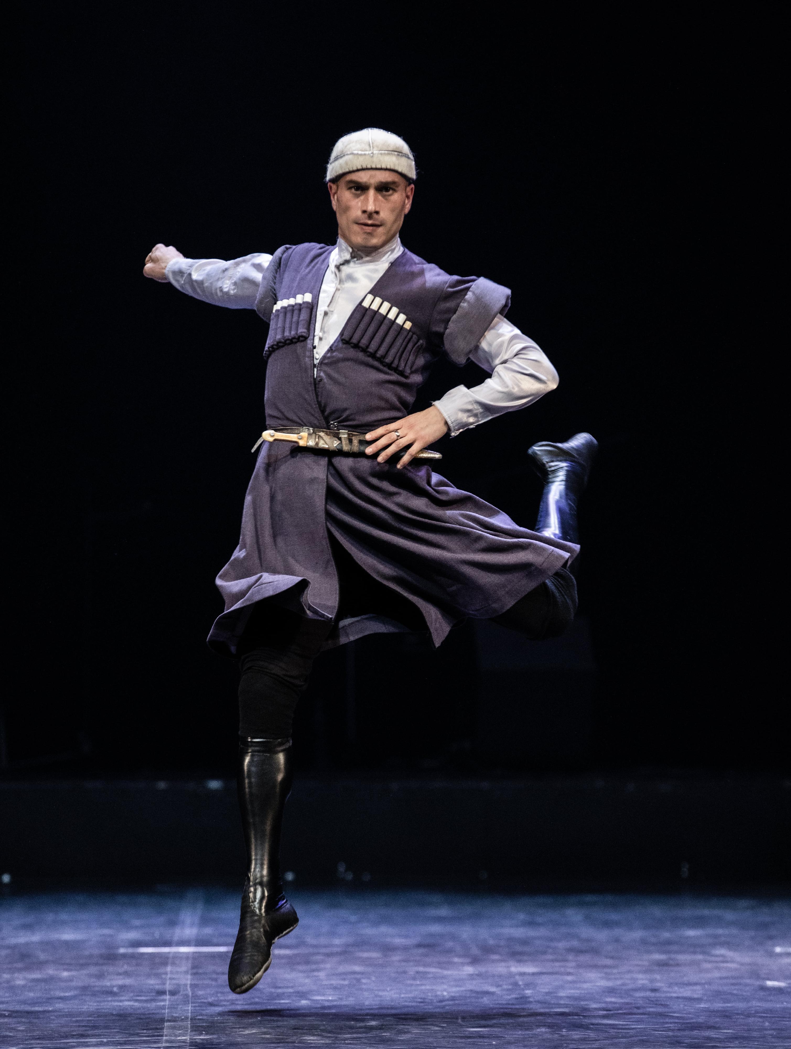 康乐及文化事务署邀得格鲁吉亚国家舞蹈团于五月三十一日及六月一日在沙田大会堂演出。图示格鲁吉亚国家舞蹈团过往演出剧照。
