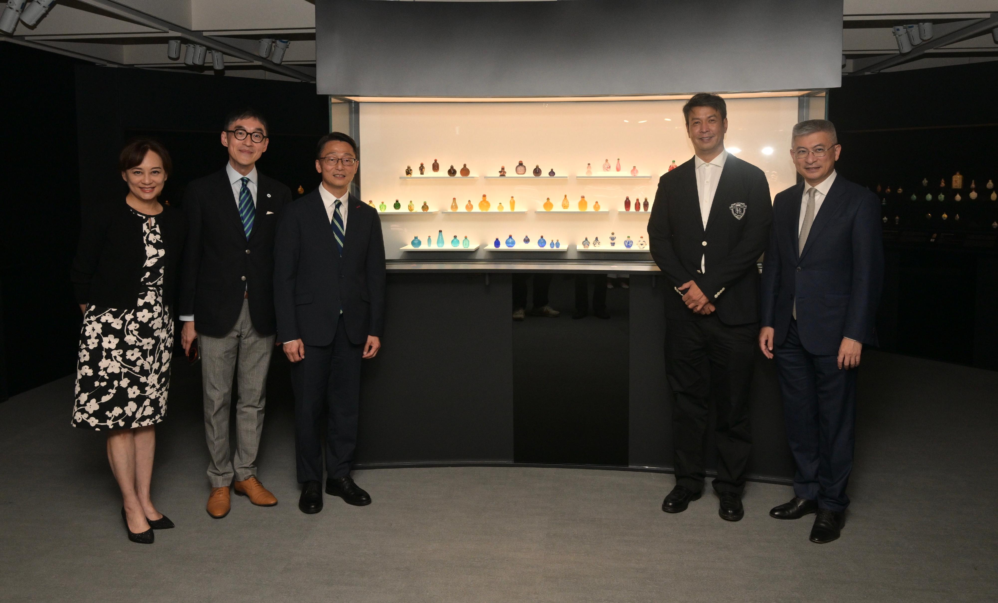 The opening ceremony of the "Art of Gifting: The Fuyun Xuan Collection of Chinese Snuff Bottles" exhibition and donation ceremony was held today (April 11) at the Hong Kong Museum of Art (HKMoA). Photo shows (from left) the Museum Director of the HKMoA, Dr Maria Mok; the Chairman of the Museum Advisory Committee, Professor Douglas So; the Director of Leisure and Cultural Services, Mr Vincent Liu; the son of Mr Christopher Sin and Mrs Josephine Sin, Mr Nicholas Sin; and the Under Secretary for Culture, Sports and Tourism, Mr Raistlin Lau.