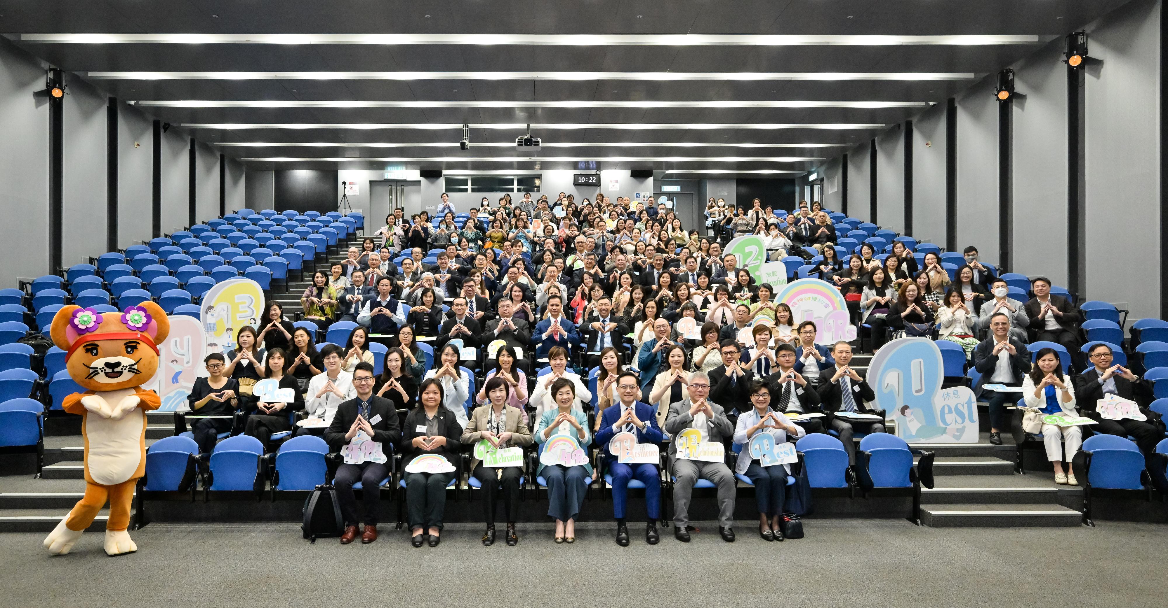 The Education Bureau held the 4Rs Mental Health Charter Launching Ceremony cum Briefing Session today (April 12). Photo shows the Secretary for Education, Dr Choi Yuk-lin (front row, centre), and the Director of Health, Dr Ronald Lam (front row, third right), with other participants of the event.