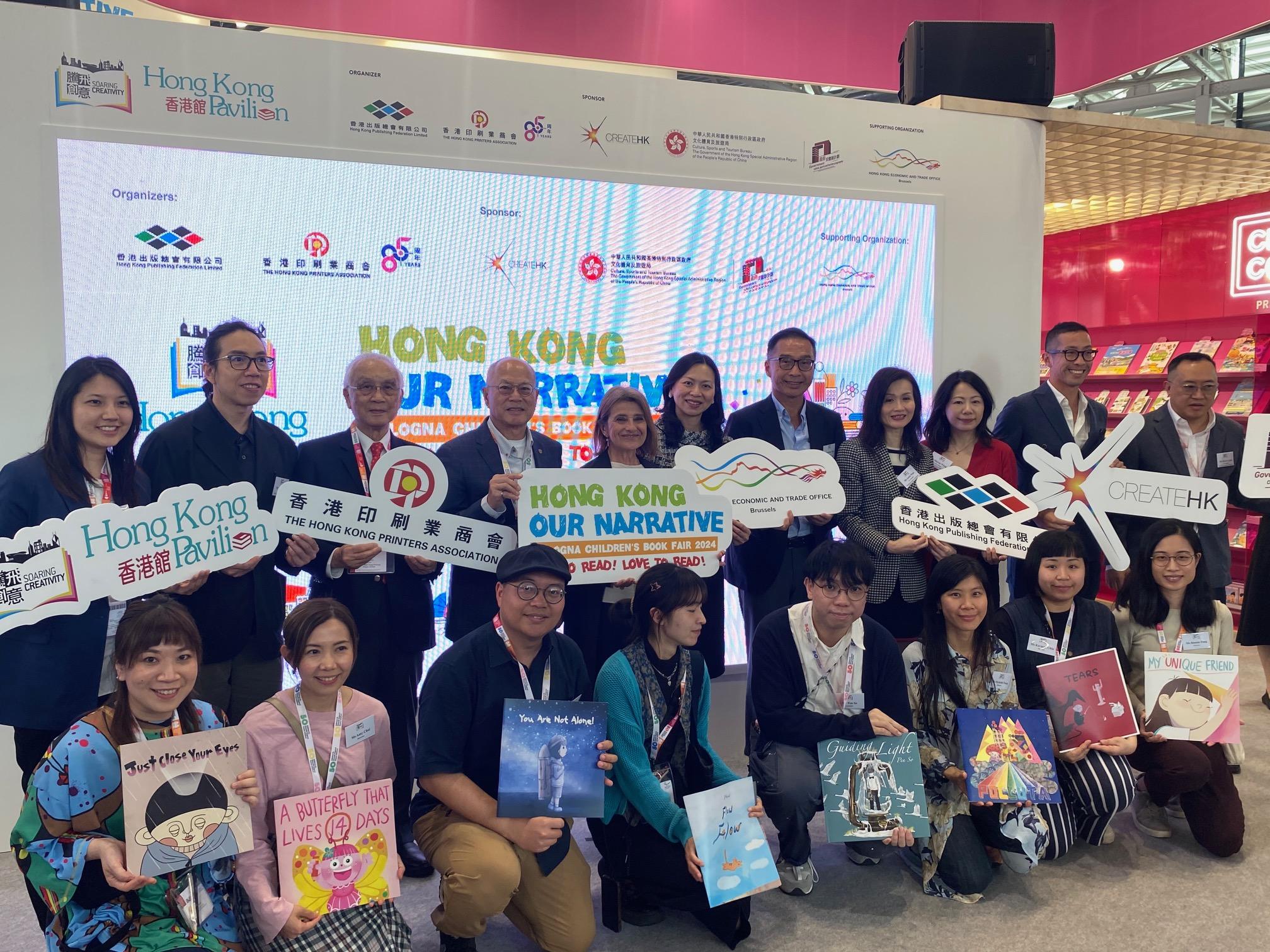 The Hong Kong Economic and Trade Office in Brussels (HKETO, Brussels) supported the launch of Hong Kong Pavilion in the 61st Bologna Children's Book Fair (BCBF) held in Bologna, Italy from April 8 to 11 (Bologna time). Photo shows the Deputy Representative of the HKETO, Brussels, Miss Fiona Li (back row, sixth right); the Vice Chairman of "Soaring Creativity - Hong Kong Pavilion" Organising Committee, Mr Matthew Yum (back row, fifth right); the Director of the BCBF, Ms Elena Pasolini (back row, seventh right); and the Chairman of "Hong Kong Pavilion" in BCBF 2024, Mr Alex Yan (back row, eighth right) with Hong Kong illustrators.