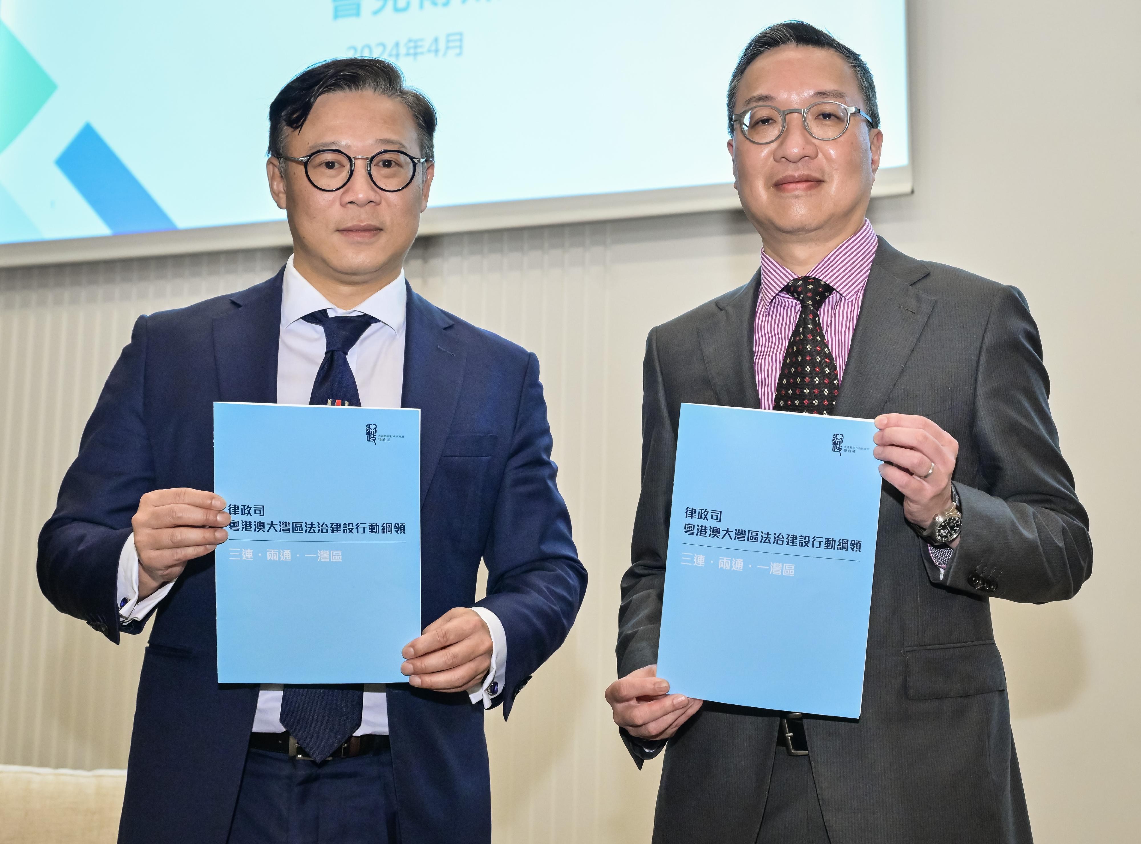 The Department of Justice today (April 12) released the Action Plan on the Construction of Rule of Law in the Guangdong-Hong Kong-Macao Greater Bay Area to set forth the guiding principle, the development direction and specific policy measures on the construction of rule of law in the Guangdong-Hong Kong-Macao Greater Bay Area in the future. Photo shows the Secretary for Justice, Mr Paul Lam, SC (right), and the Deputy Secretary for Justice, Mr Cheung Kwok-kwan (left), with the newly released Action Plan.