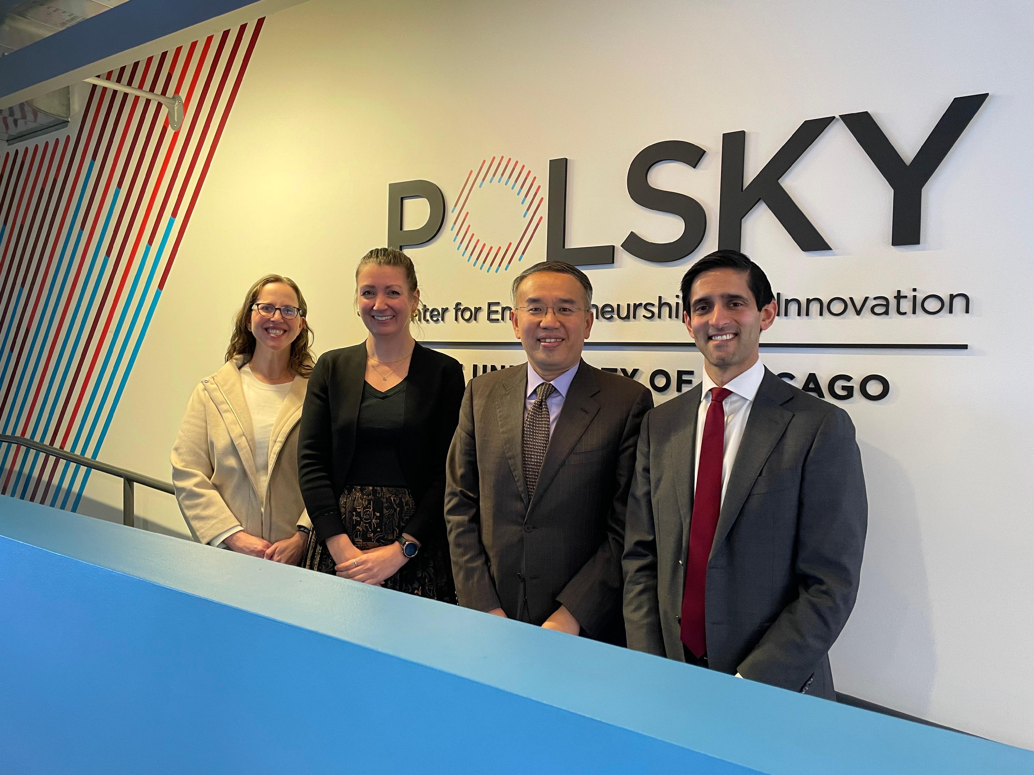 The Secretary for Financial Services and the Treasury, Mr Christopher Hui, yesterday (April 11, Chicago time) continued his visit to the United States. Photo shows Mr Hui (second right) touring the Polsky Center for Entrepreneurship and Innovation at Chicago Booth with the Managing Director of the center, Mr Samir Mayekar (first right).