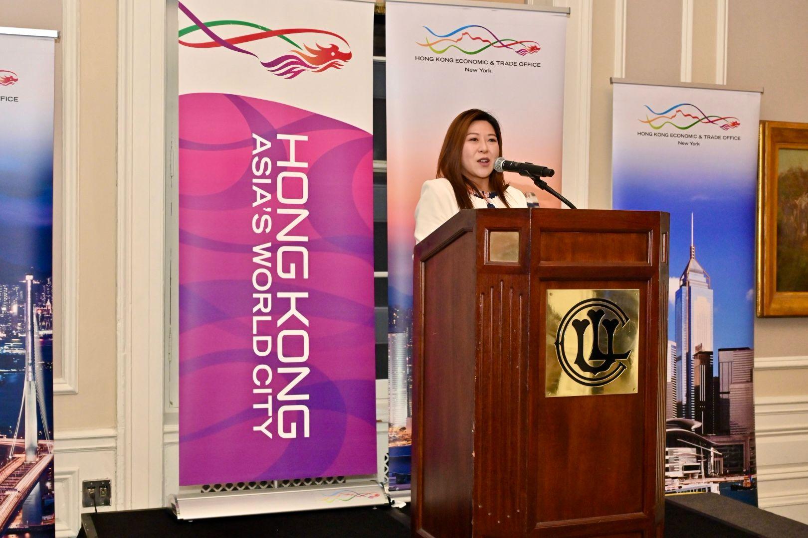 The Hong Kong Economic and Trade Office in New York (HKETONY) hosted its spring reception in Chicago on April 11 (Chicago time). Photo shows the Director of HKETONY, Ms Maisie Ho, delivering her welcome remarks.