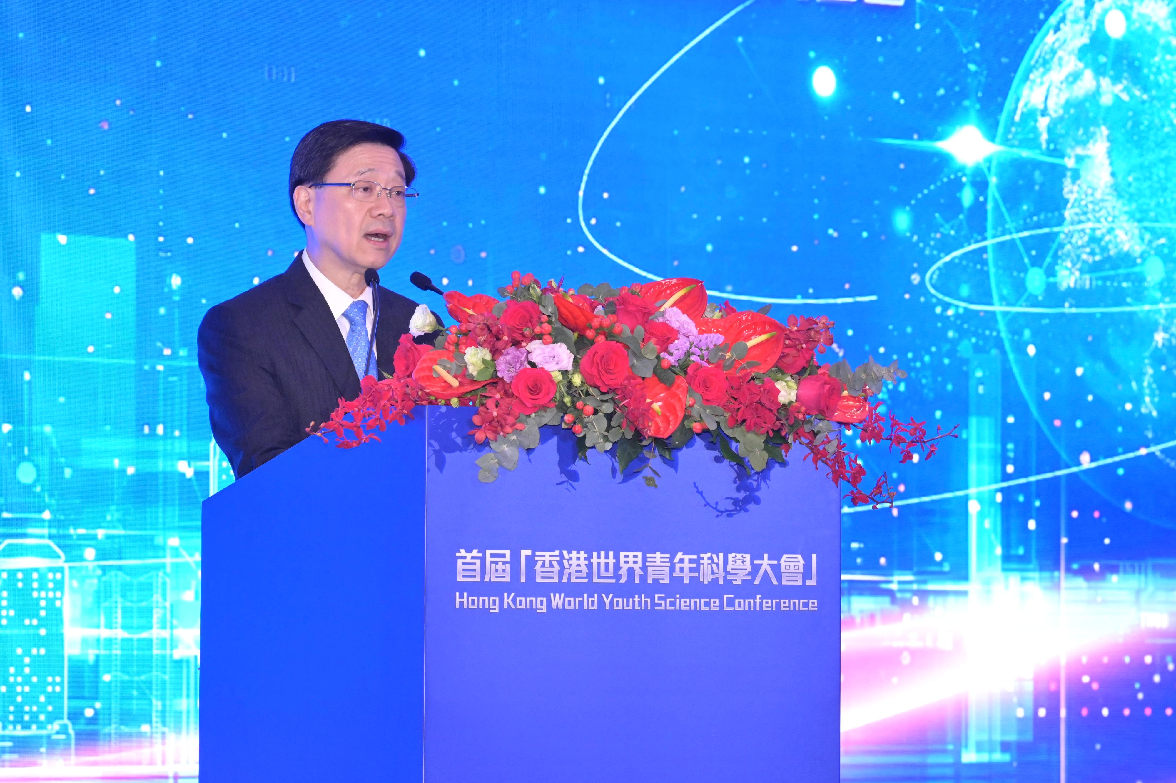 行政长官李家超今日（四月十三日）在「香港世界青年科学大会」开幕式大会暨2024「香江诺贝论坛」致辞。