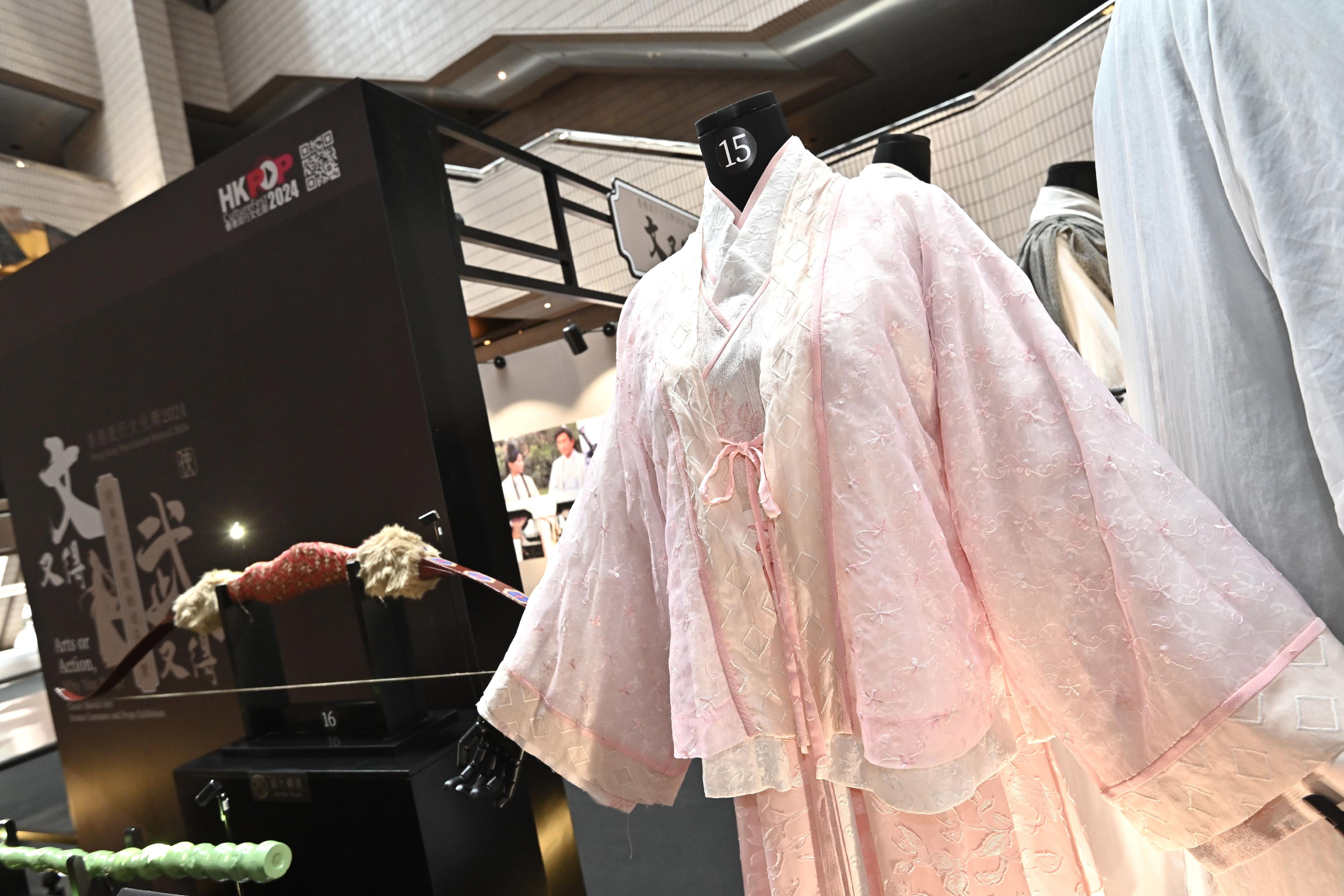 To tie in with its theme "Arts and Action", the second Hong Kong Pop Culture Festival is running a vast range of programmes inspired by martial arts novels. Among them is the "Classic Martial Arts Drama Costumes and Props Exhibition" under the "Arts or Action, Why Not Both?" series, which opened today (April 17) at the foyer of the Hong Kong Cultural Centre. Photo shows the costume of Zhou Zhiruo in "The Heaven Sword and Dragon Sabre".