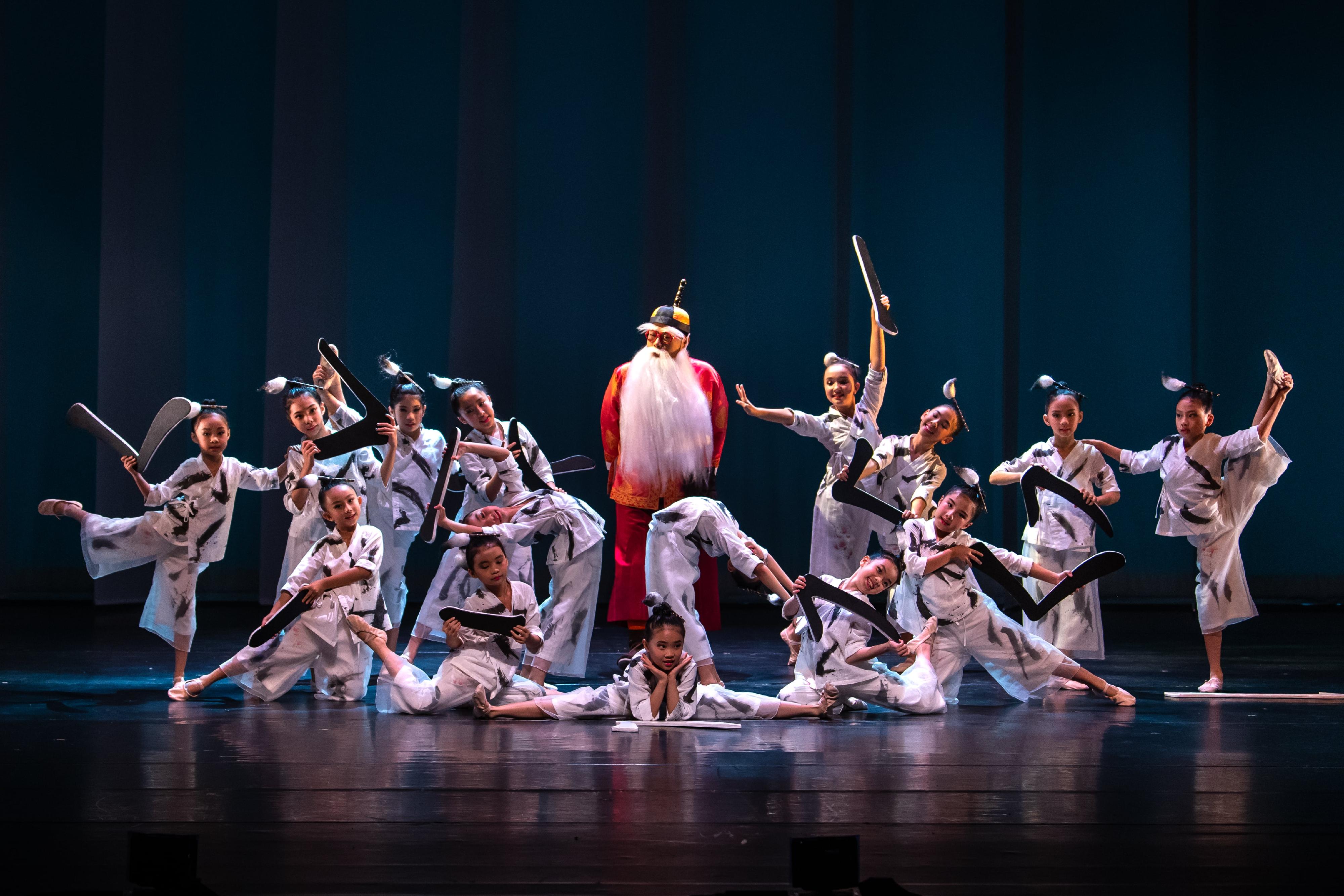 首届「中华文化节」将于六月至九月期间举行。图示香港舞蹈团演出《胡须爷爷之诗游记2.0》的剧照。（图片来源：香港舞蹈团） 
