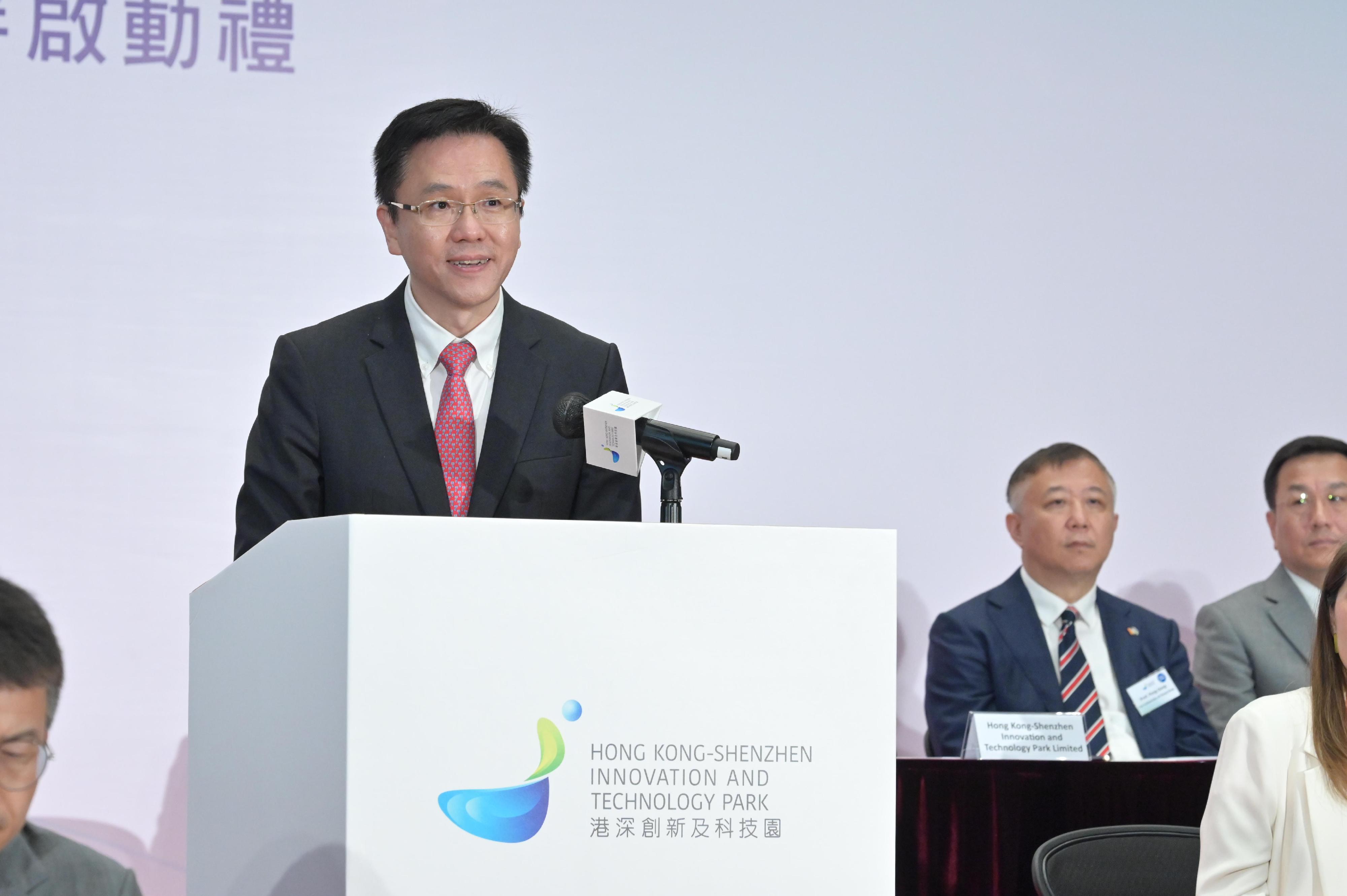 The Secretary for Innovation, Technology and Industry, Professor Sun Dong, speaks at the Hong Kong-Shenzhen Innovation and Technology Park Partnership Launching Ceremony today (April 18).