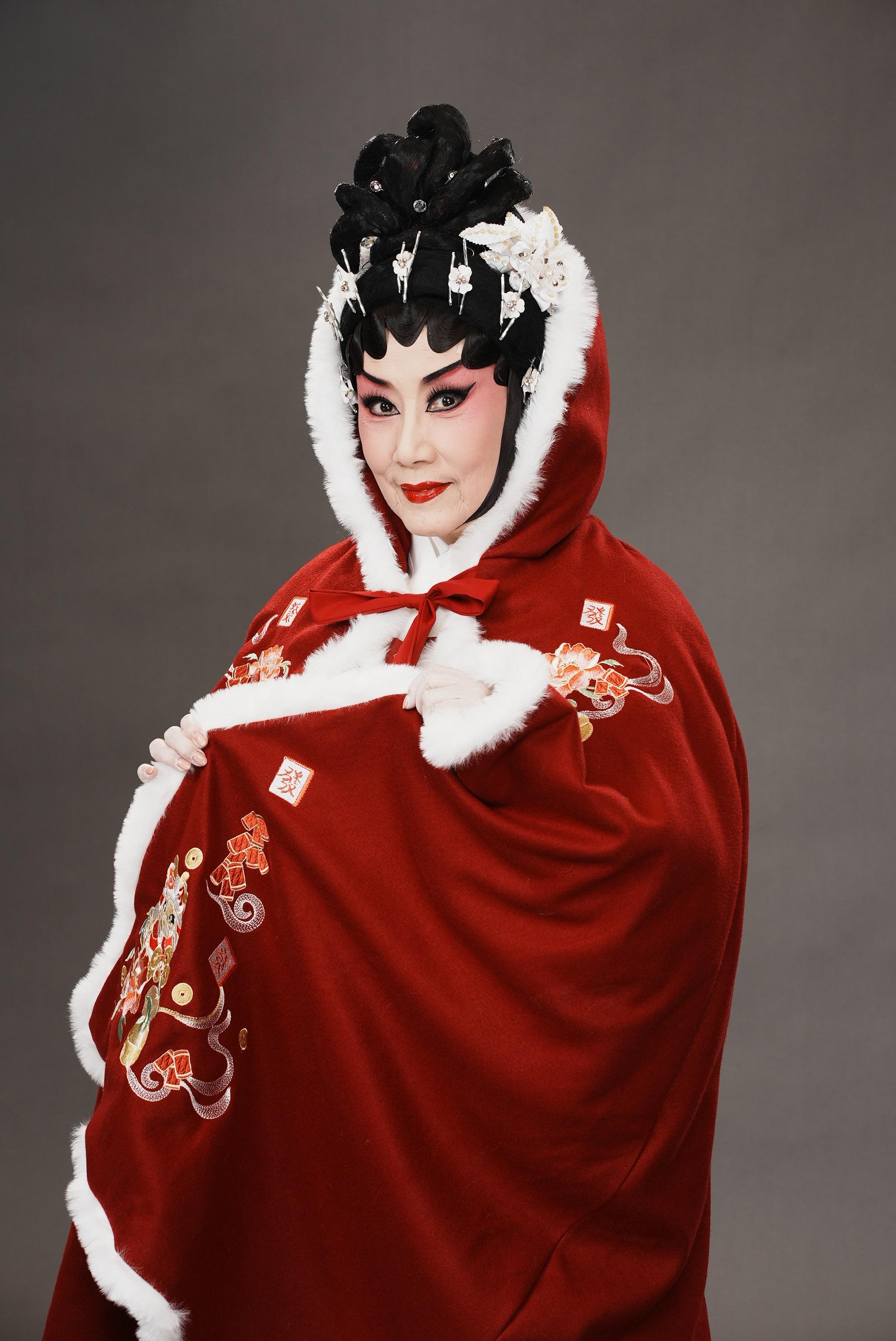 粤劇名伶汪明荃，她將演出新編粤劇《大鼻子情聖》。