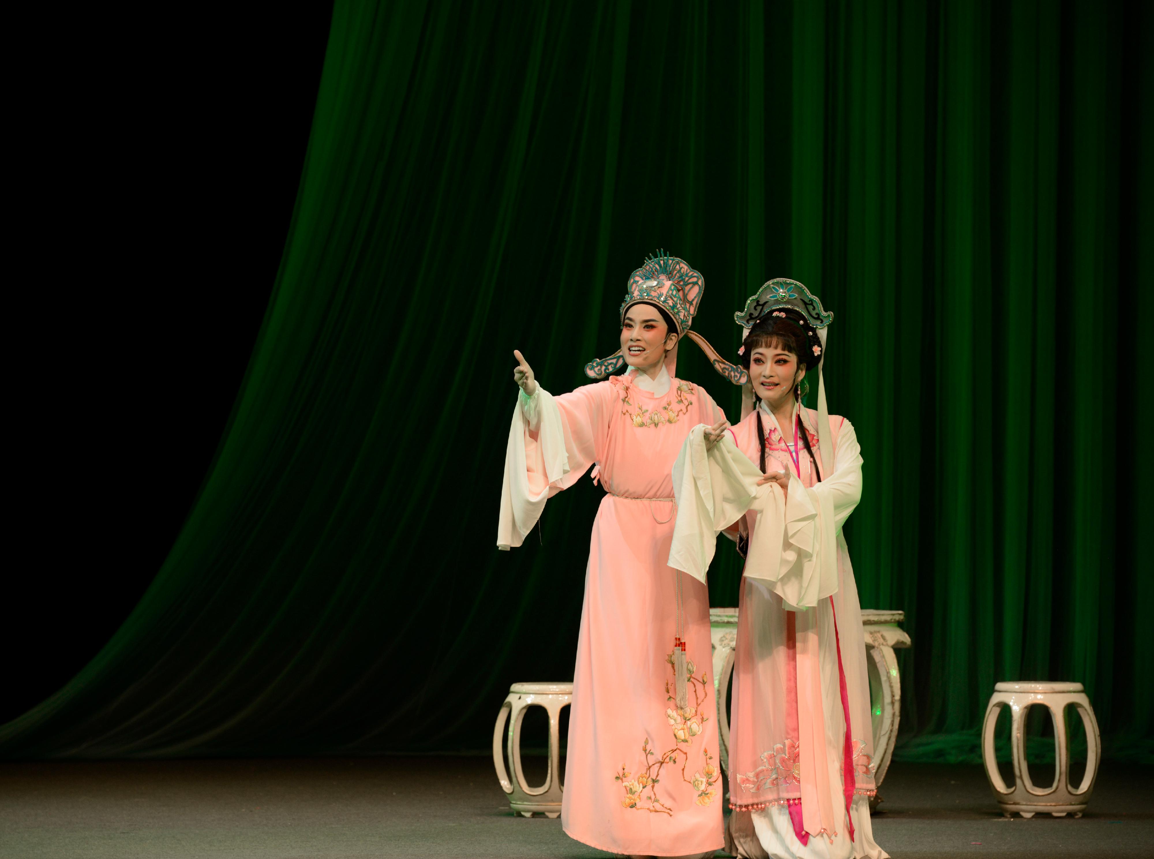 由康樂及文化事務署主辦的中國戲曲節今年於六月至八月期間呈獻八台節目。圖示越劇《玉蜻蜓》劇照。