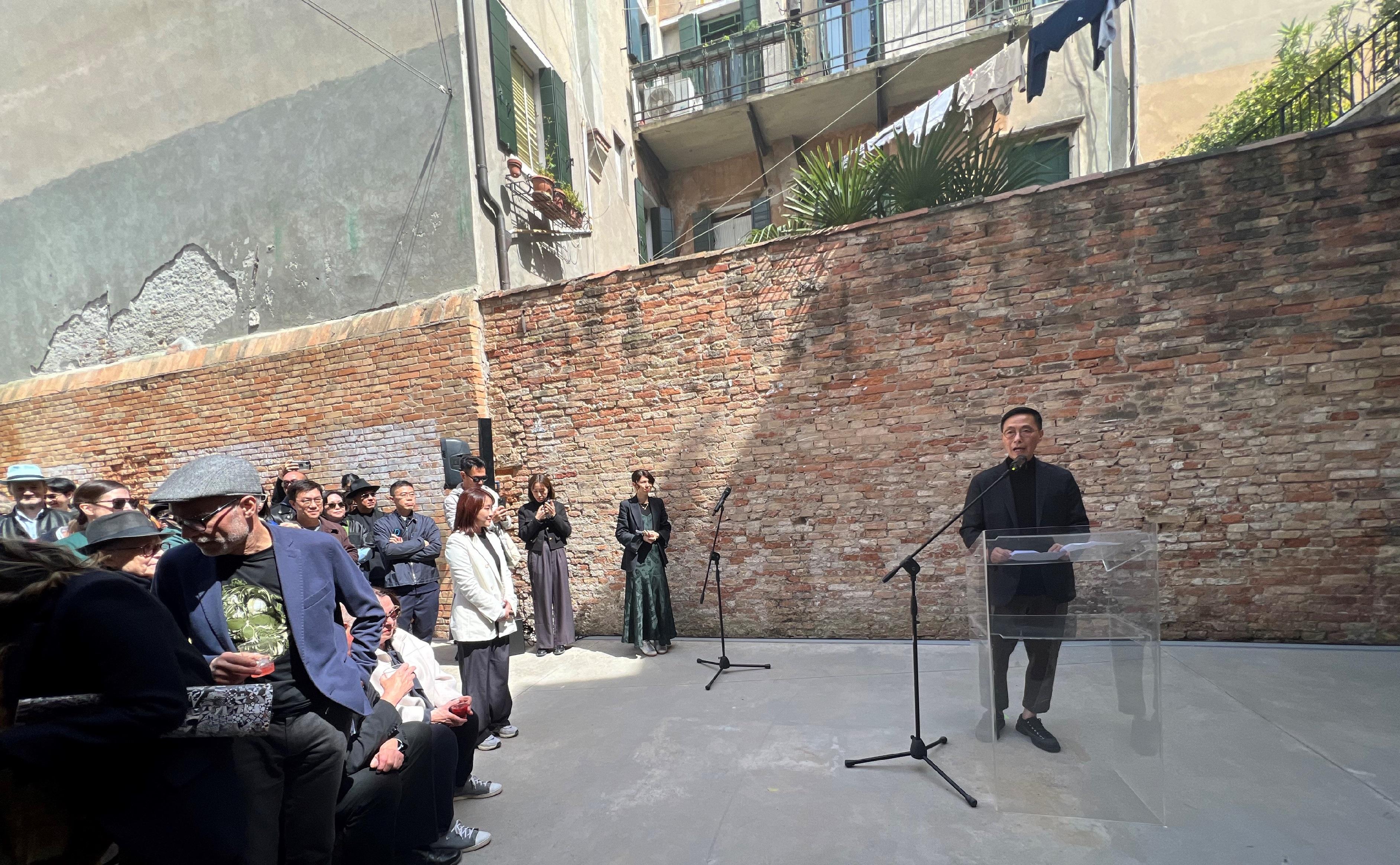 The Secretary for Culture, Sports and Tourism, Mr Kevin Yeung, (right) gave a speech when he officiated at the opening ceremony of the Hong Kong exhibition at the Venice Biennale in Venice, Italy, today (April 19, Venice time)