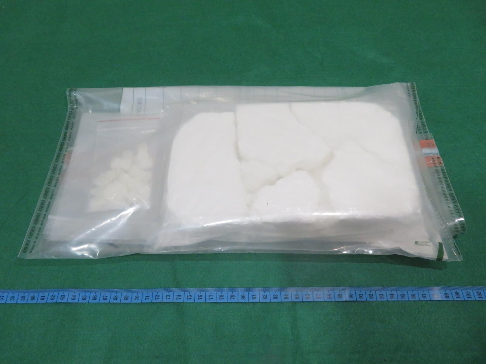 Hong Kong Customs today (April 19) seized about 1.1 kilograms of suspected cocaine and about 25 grams of suspected crack cocaine with a total estimated market value of about $1.1 million in Tsuen Wan. Photo shows the suspected dangerous drugs seized.