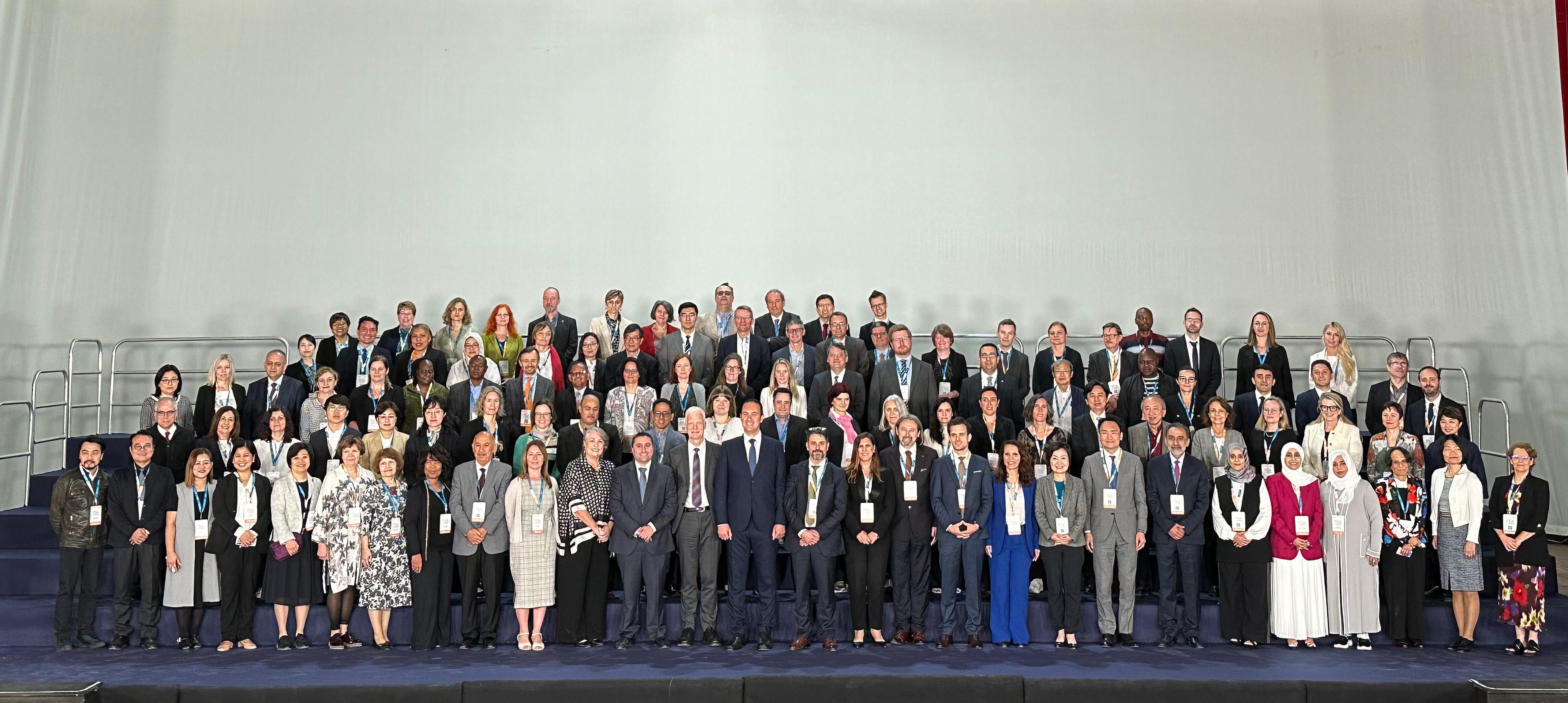 The Secretary for Education, Dr Choi Yuk-lin, attended the Programme for International Student Assessment Governing Board Meeting organised by the Organisation for Economic Co-operation and Development in Malta from April 17 to 19 (Malta time). Photo shows Dr Choi (front row, ninth right) and representatives from other regions.