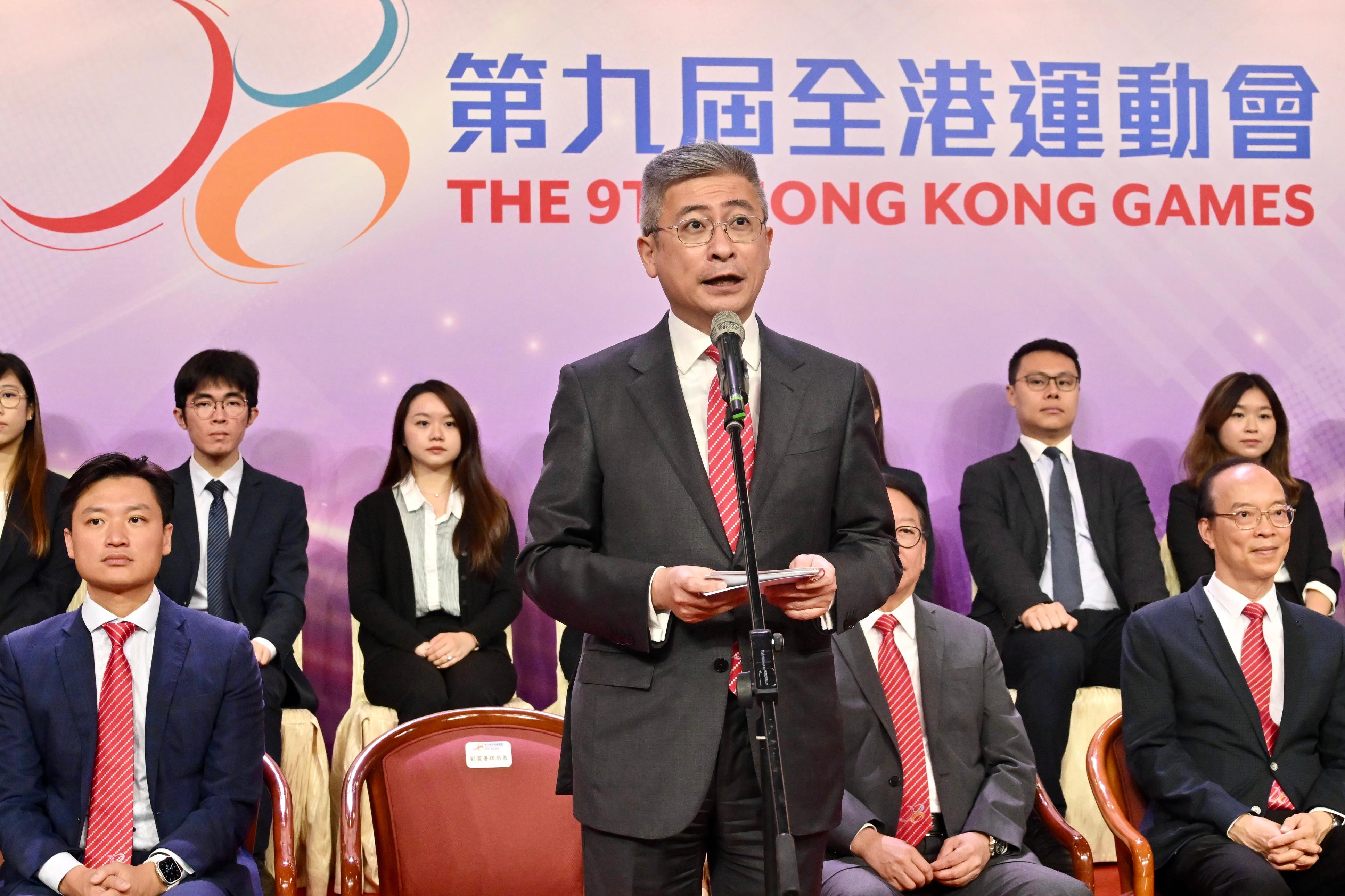 第九屆全港運動會開幕典禮今日（四月二十一日）在香港體育館舉行。圖示署理文化體育及旅遊局局長劉震在典禮上致辭。