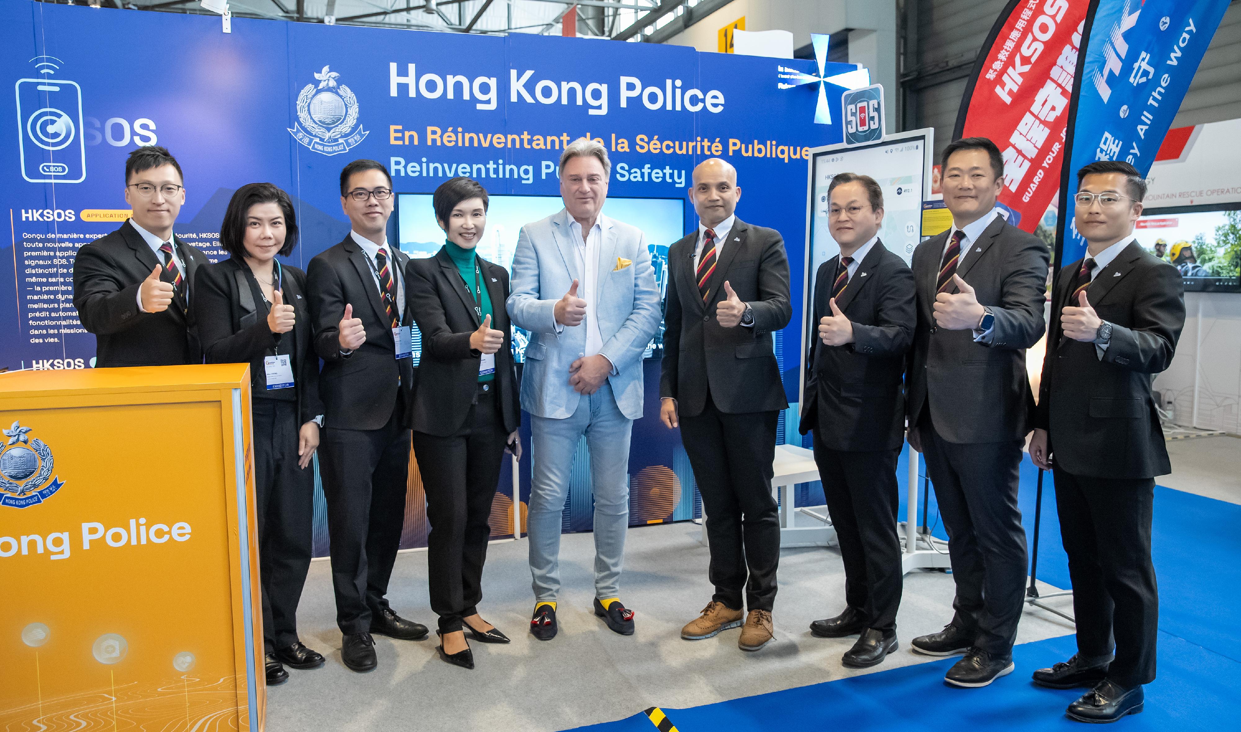 Officers of the Information Systems Wing of the Hong Kong Police Force participated in 49th International Exhibition of Inventions of Geneva, which was held between April 17 and 21 in Geneva, Switzerland. Photo shows the President of the Jury of the International Exhibition of Inventions of Geneva, Mr David Taji (centre), who highly praises and acknowledges the level of sophistication and creativity of the Hong Kong Police's technology projects.