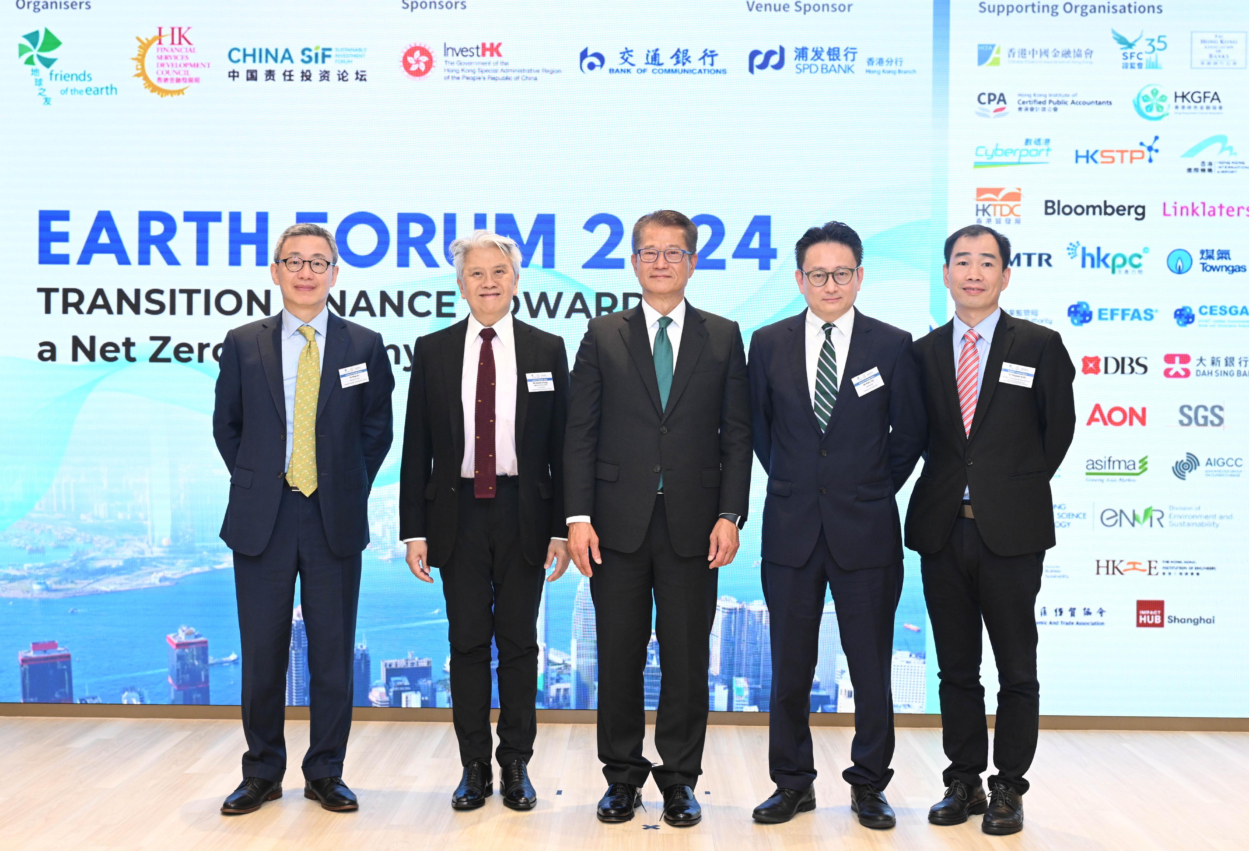 The Financial Secretary, Mr Paul Chan, attended the Earth Forum 2024 today (April 22). Photo shows (from left) the Executive Director of the Financial Services Development Council, Dr King Au; Vice-Chairman of the Financial Services Development Council Mr Daniel Fung, SC; Mr Chan; the Chairperson of the Friends of the Earth (HK), Mr Plato Yip; and the Chairman of China Sustainable Investment Forum, Dr Guo Peiyuan, at the forum.