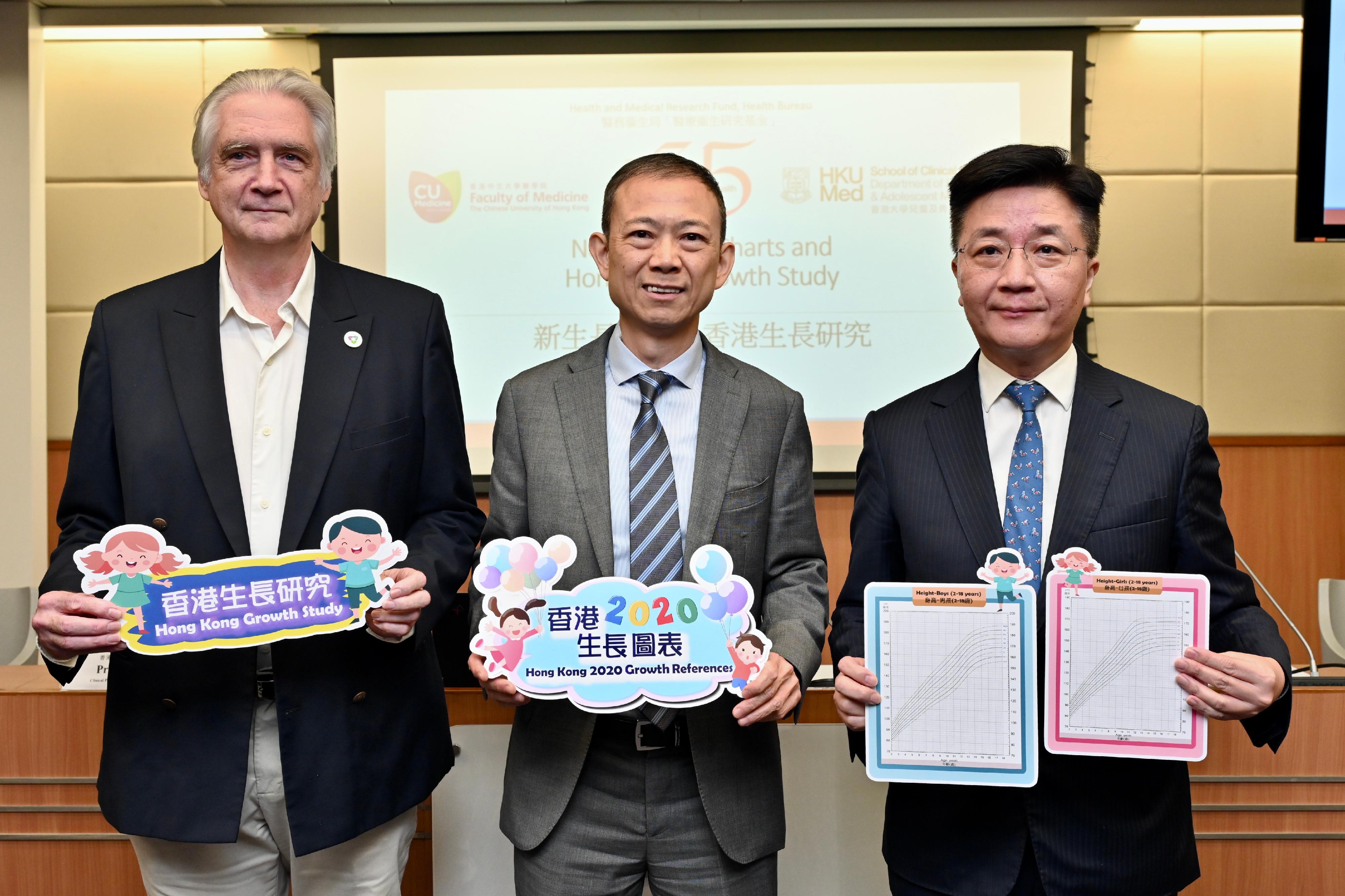 The Consultant Community Medicine of the Family and Student Health Branch of the Department of Health, Dr Thomas Chung (centre); the Clinical Professional Consultant of the Department of Paediatrics of the City University of Hong Kong, Professor Tony Nelson (left); and the Clinical Professor of the Department of Paediatrics and Adolescent Medicine of the University of Hong Kong, Professor Patrick Ip (right), hold a press conference today (April 22) on findings of the Hong Kong Growth Study and implementation plan of new growth charts.