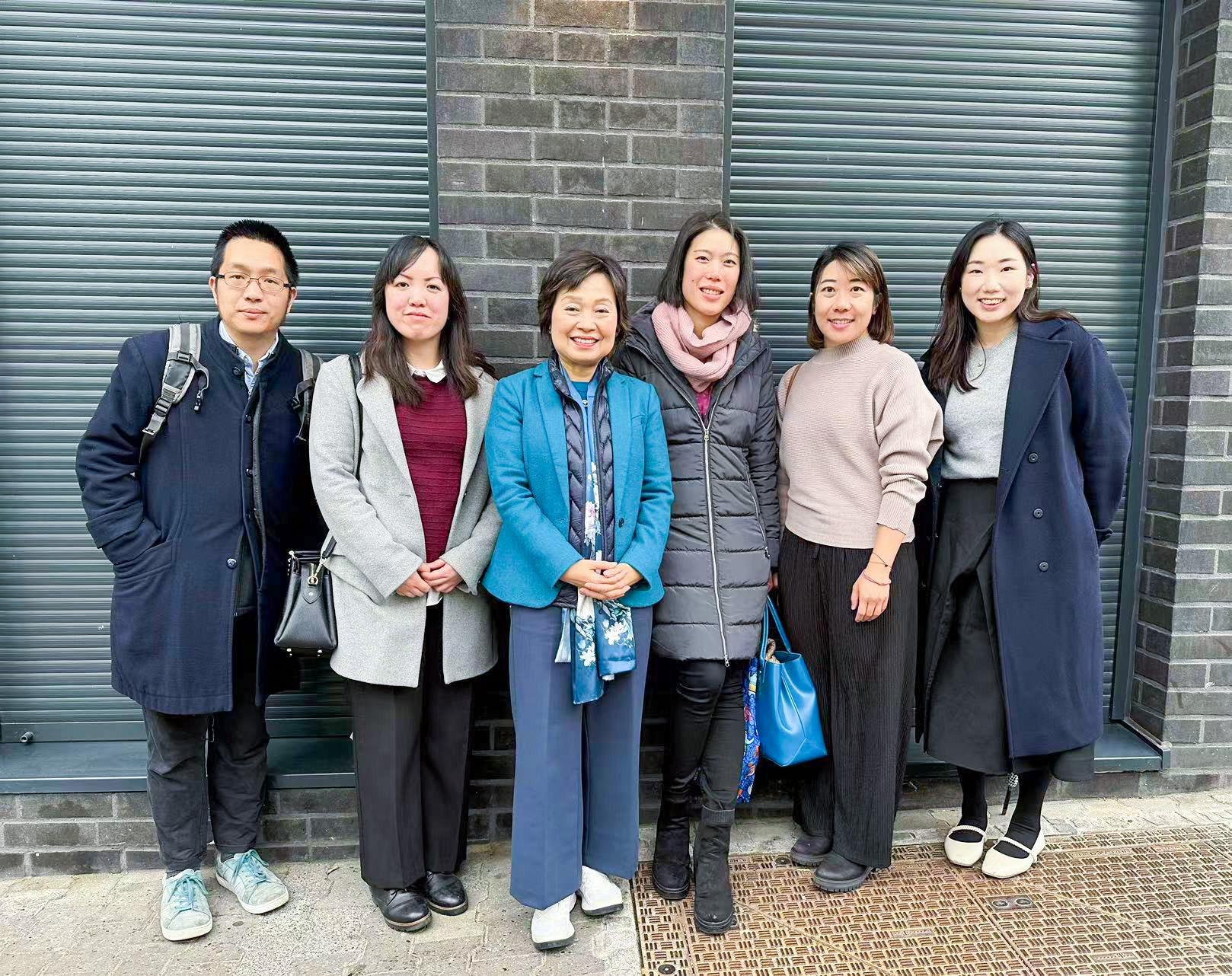 The Secretary for Education, Dr Choi Yuk-lin (third left), meets Hong Kong youngsters working in Germany during her visit to Frankfurt, Germany, on April 21 (Frankfurt time).