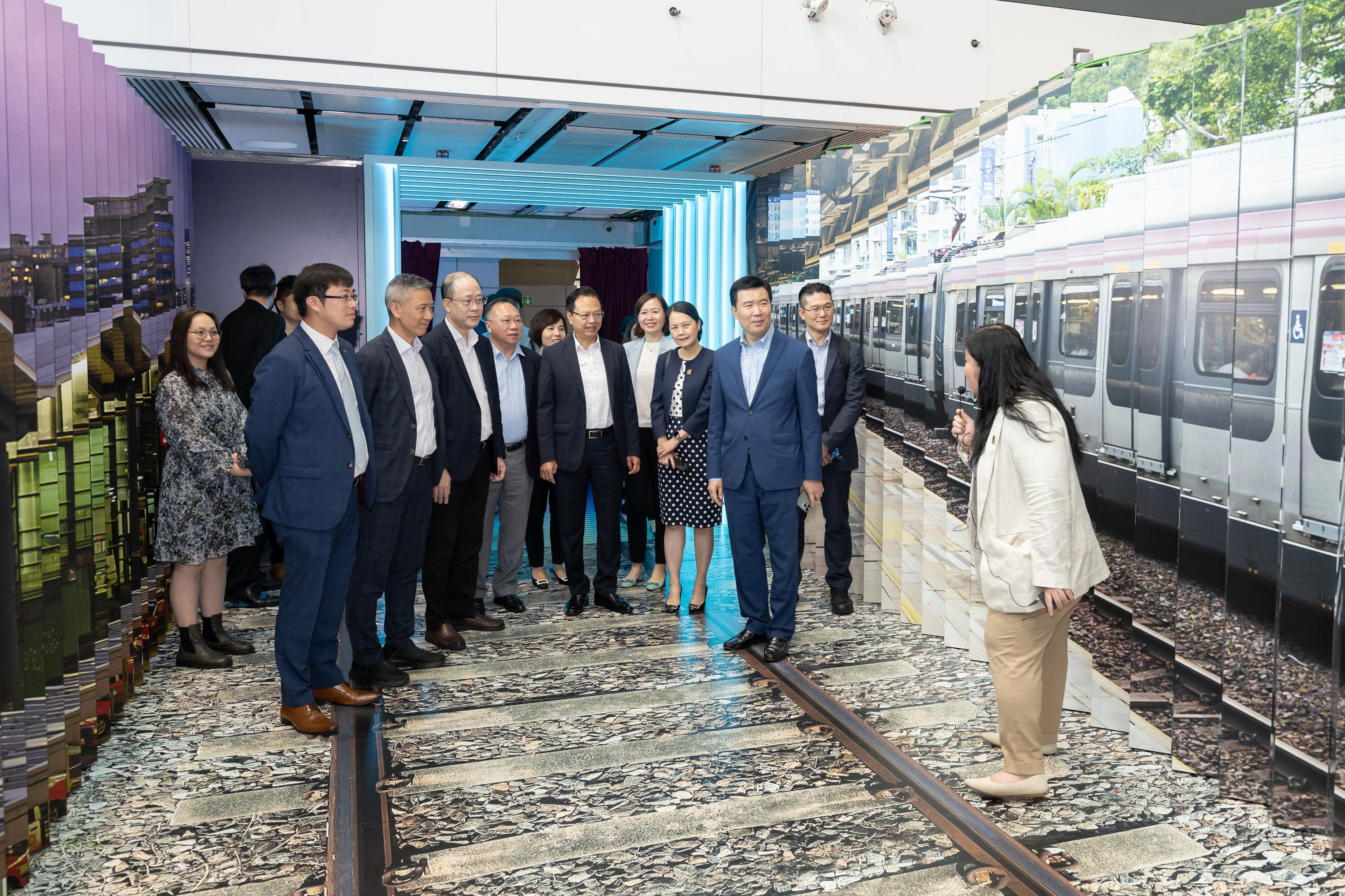 The Legislative Council Panel on Transport visited the "Station Rail Voyage" Exhibition of the MTR Corporation Limited at Hung Hom Station today (April 24) to learn more about the development of Hong Kong's railway service.
