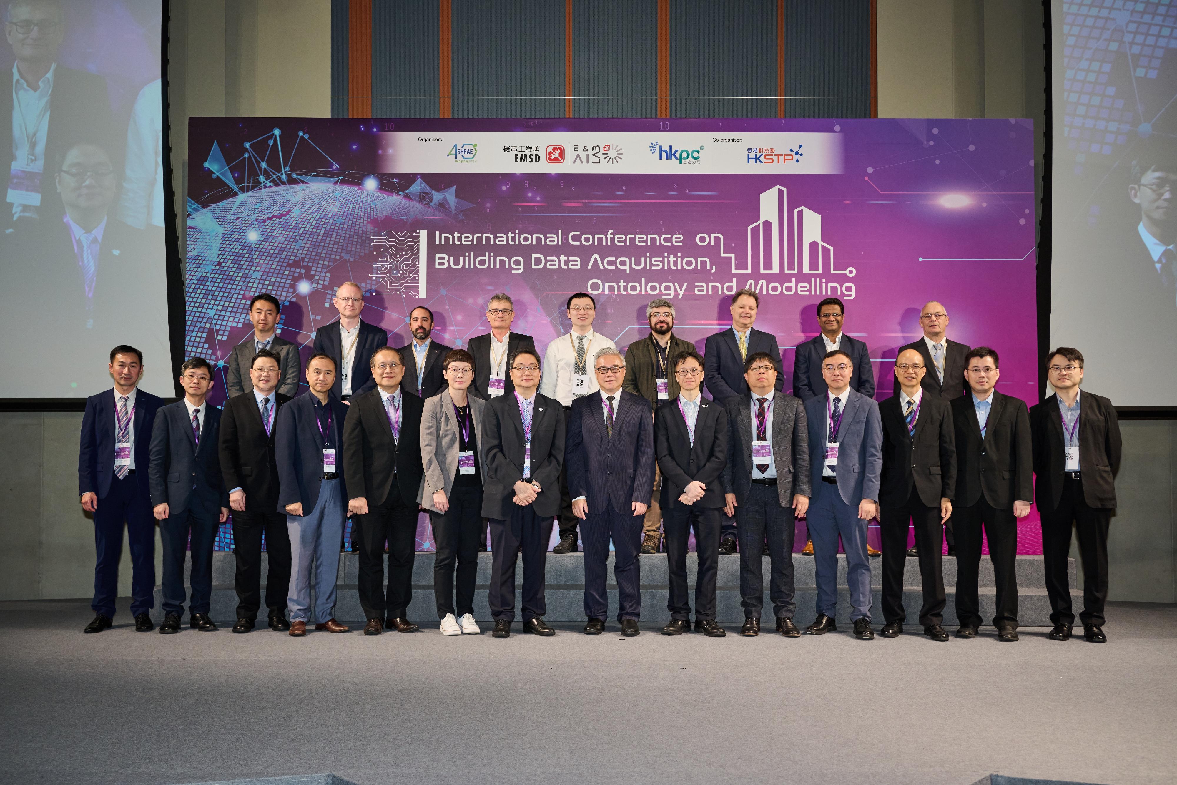 The International Conference on Building Data Acquisition, Ontology and Modeling jointly organised by the Electrical and Mechanical Services Department, the American Society of Heating, Refrigerating and Air-Conditioning Engineers (ASHRAE) Hong Kong Chapter and the Hong Kong Productivity Council (HKPC) concluded today (April 24). Photo shows the Director of Electrical and Mechanical Services, Mr Raymond Poon (front row, seventh right); Deputy Secretary for Development (Works) Mr Tony Ho (front row, fifth right); the General Manager, Smart City Division of the HKPC, Mr Samson Suen (front row, sixth right); the President of the ASHRAE Hong Kong Chapter, Mr Peter Lam (front row, seventh left) and other guests and speakers at the conference.
