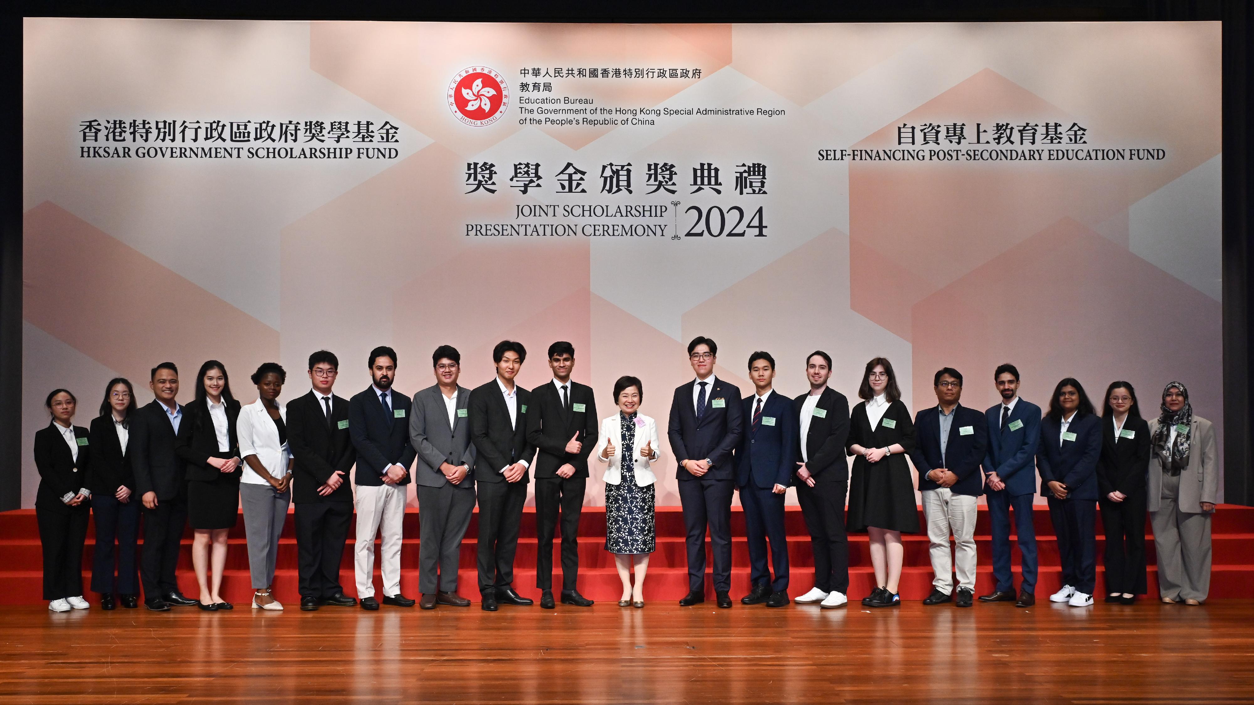 The Education Bureau held the HKSAR Government Scholarship Fund and Self-financing Post-secondary Education Fund Joint Scholarship Presentation Ceremony today (April 25). Photo shows the Secretary for Education, Dr Choi Yuk-lin (10th right), with students awarded Belt and Road Scholarship under the Targeted Scholarship Scheme of the HKSAR Government Scholarship Fund. 