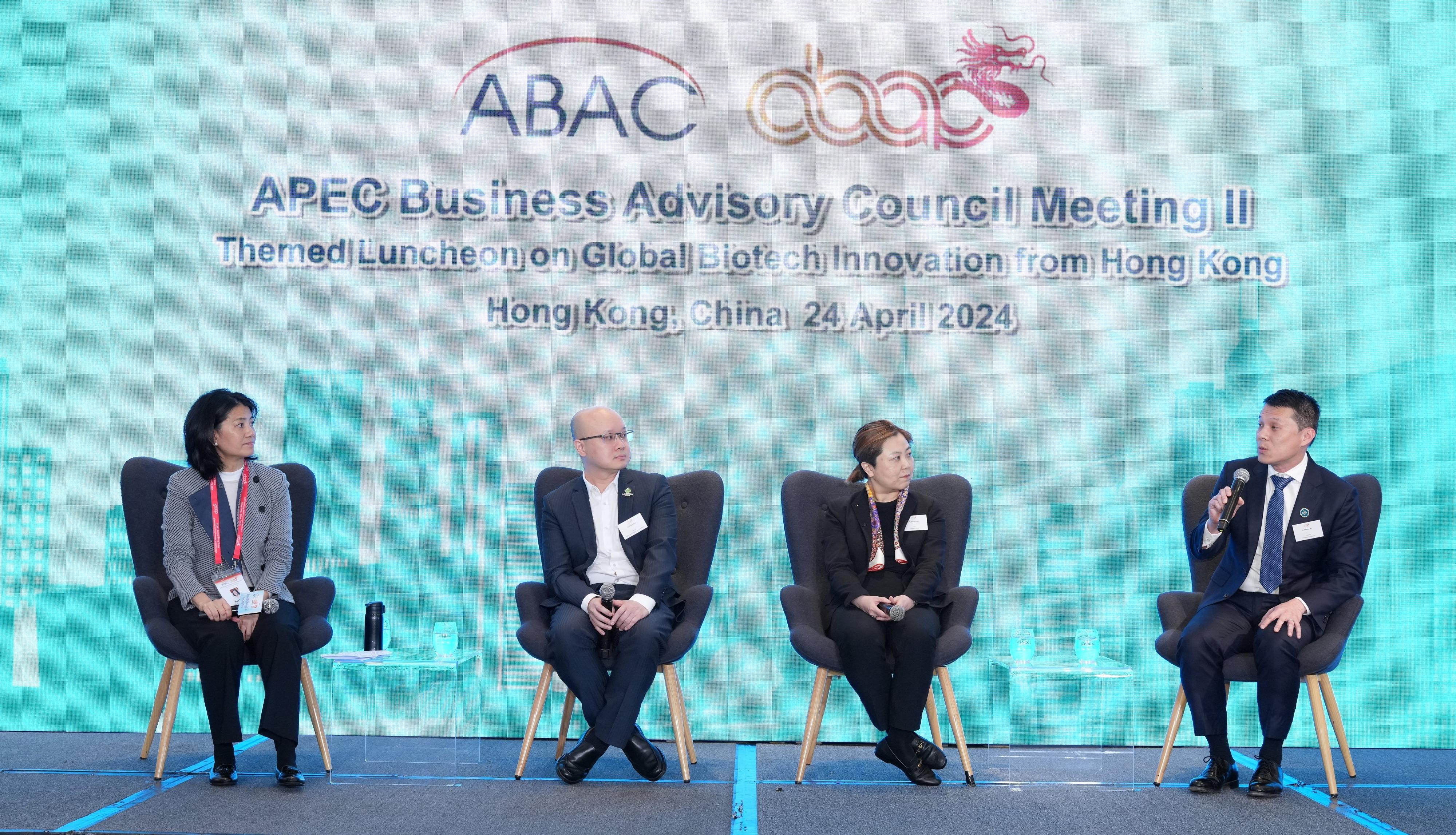 The second 2024 Asia-Pacific Economic Cooperation Business Advisory Council (ABAC) Meeting (the second Meeting) was held from April 22 to 25 in Hong Kong. During the second Meeting, Hong Kong, China's representative to ABAC Ms Nisa Leung hosted a themed lunch on Global Biotech Innovation from Hong Kong on April 24 to share the strengths of the biotech industry. Photo shows Ms Leung (first left) in a discussion session at the lunch. 