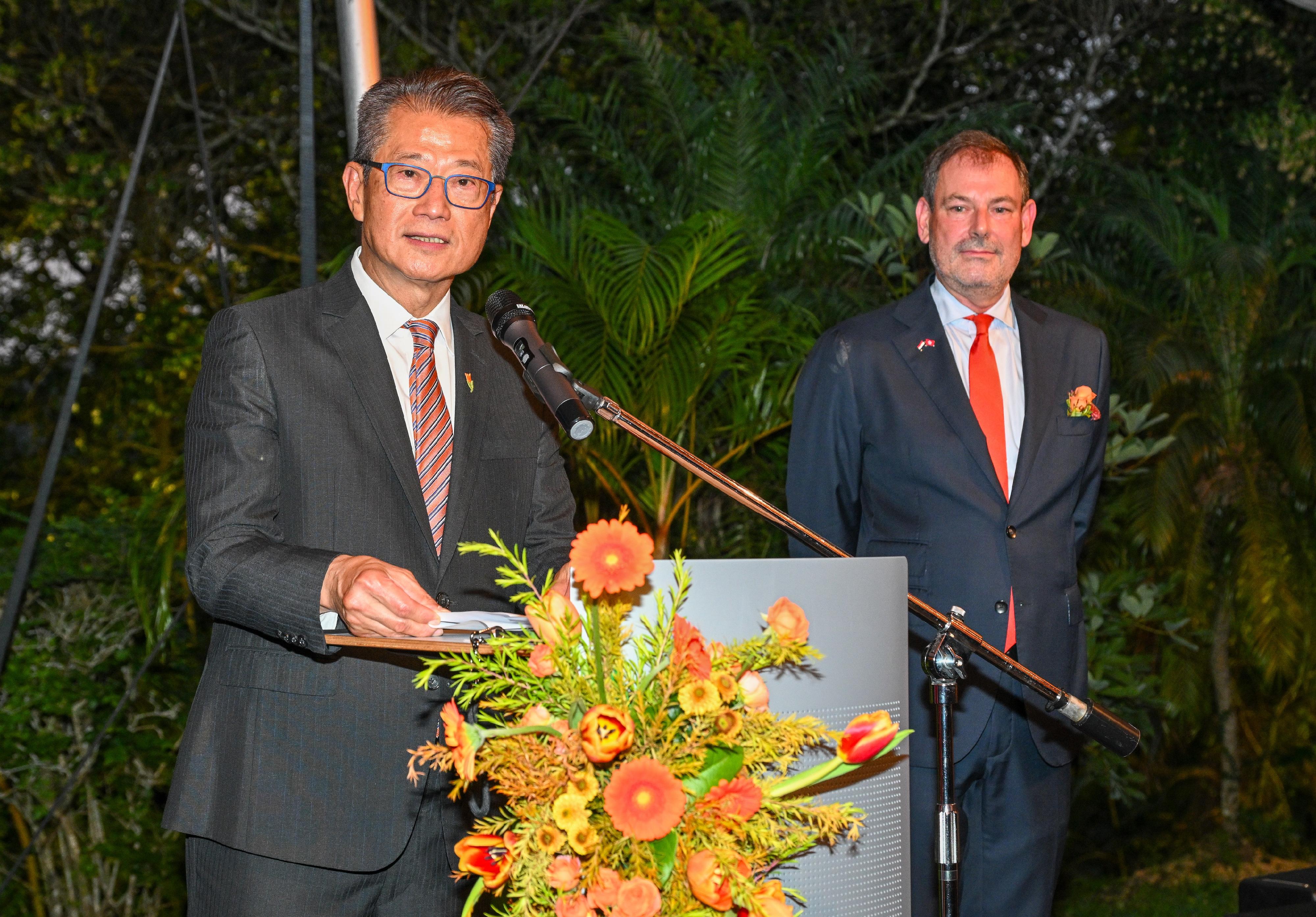 The Financial Secretary, Mr Paul Chan, attended the King's Day of the Kingdom of the Netherlands today (April 25). Photo shows Mr Chan (front) delivering a speech at the event. Behind him is the Consul-General of the Kingdom of the Netherlands in Hong Kong, Mr Arjen van den Berg. 
